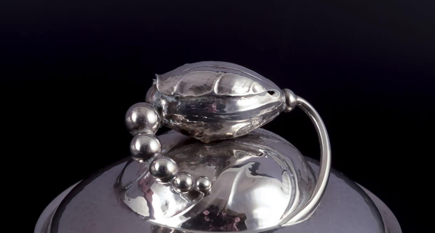 Georg Jensen. Azucarero Blossom de plata de ley martillada a mano. Danés en venta