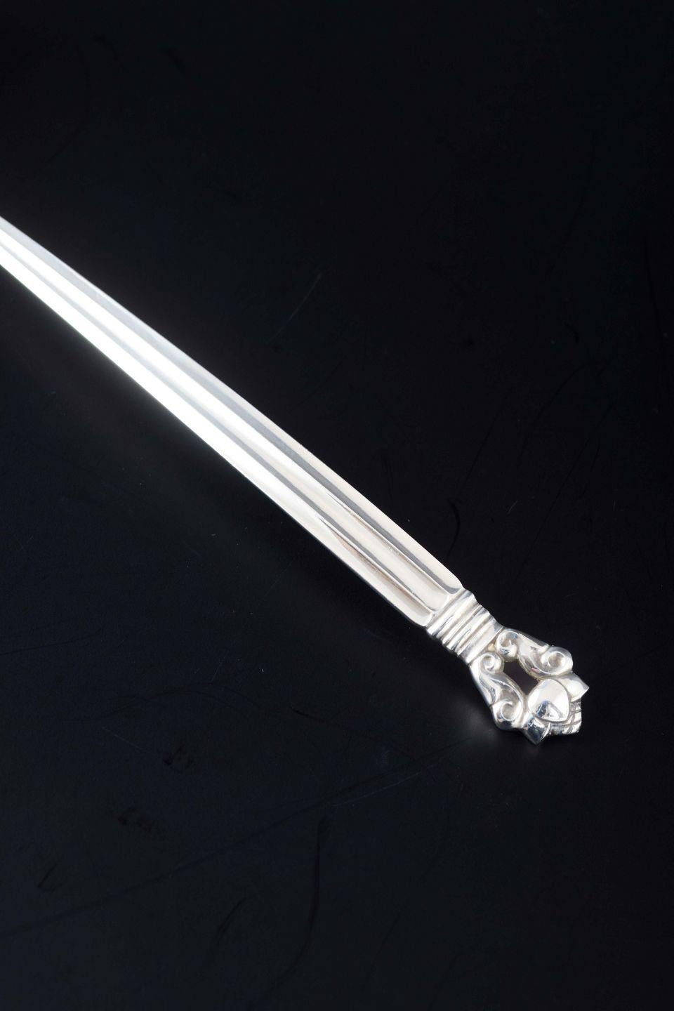 Danese Georg Jensen. Butter sauce ladle in the “Acorn” pattern. Sterling silver. in vendita