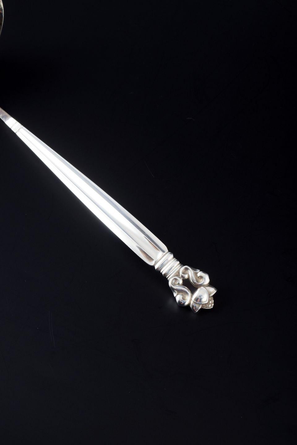 Danese Georg Jensen. Butter sauce ladle in the “Acorn” pattern. Sterling silver. in vendita