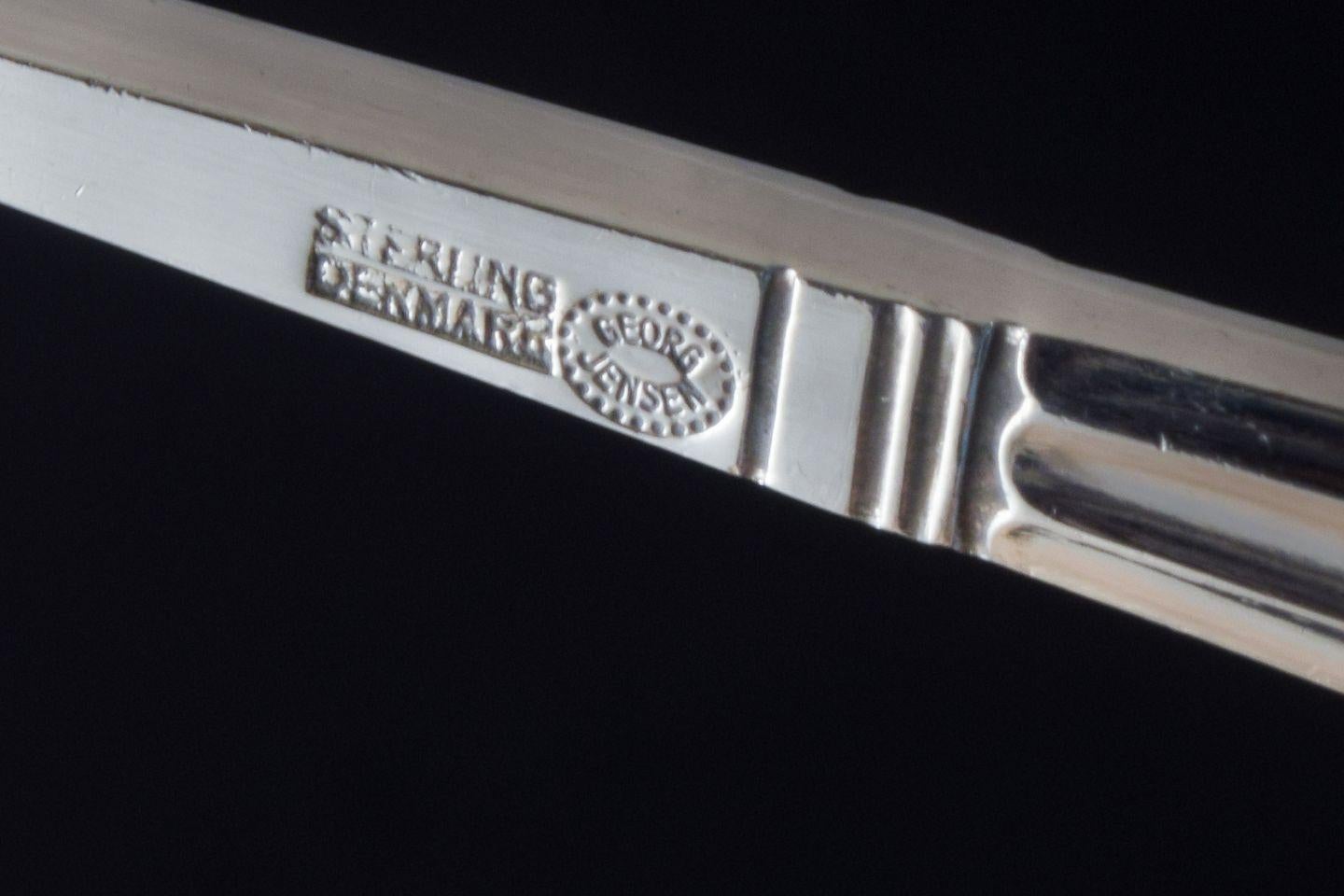Georg Jensen. Butter sauce ladle in the “Acorn” pattern. Sterling silver. In condizioni ottime in vendita a København, Copenhagen