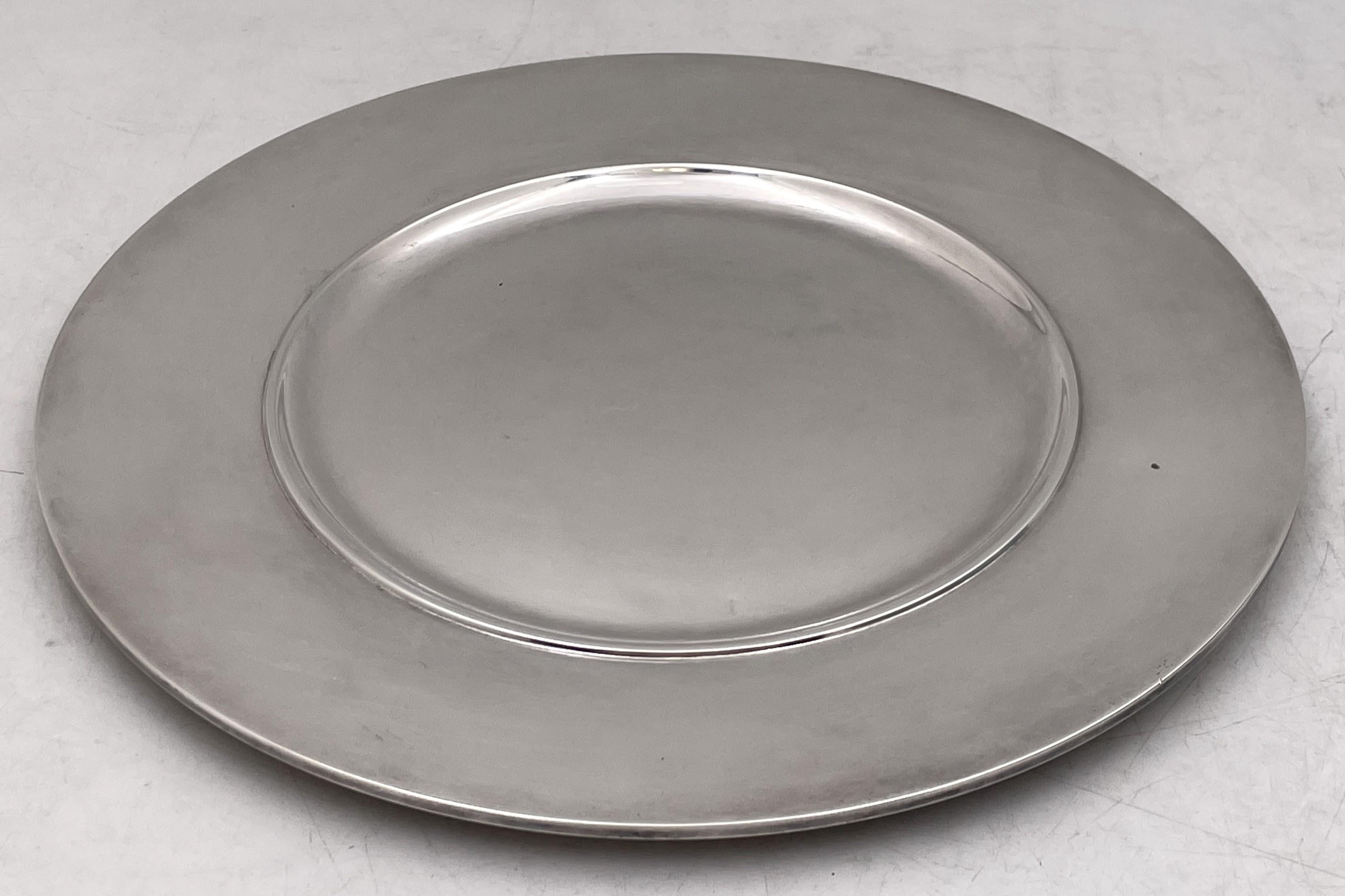 Georg Jensen sterling silver finely hand-hammered plate or charger, designed by Johan Rohde circa 1929, in pattern number 587C, made in the 1930s and in Art Deco style in an elegant, geometric design. It measures 11'' in diameter (inner diameter is