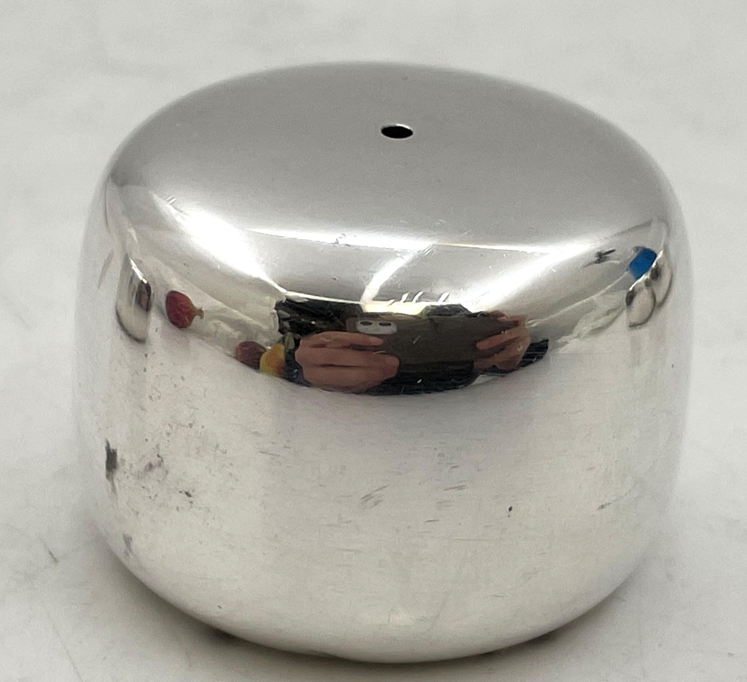 Georg Jensen by Koppel Pareja de saleros y pimenteros de plata de ley Mediados de siglo Moderno de mediados de siglo en venta