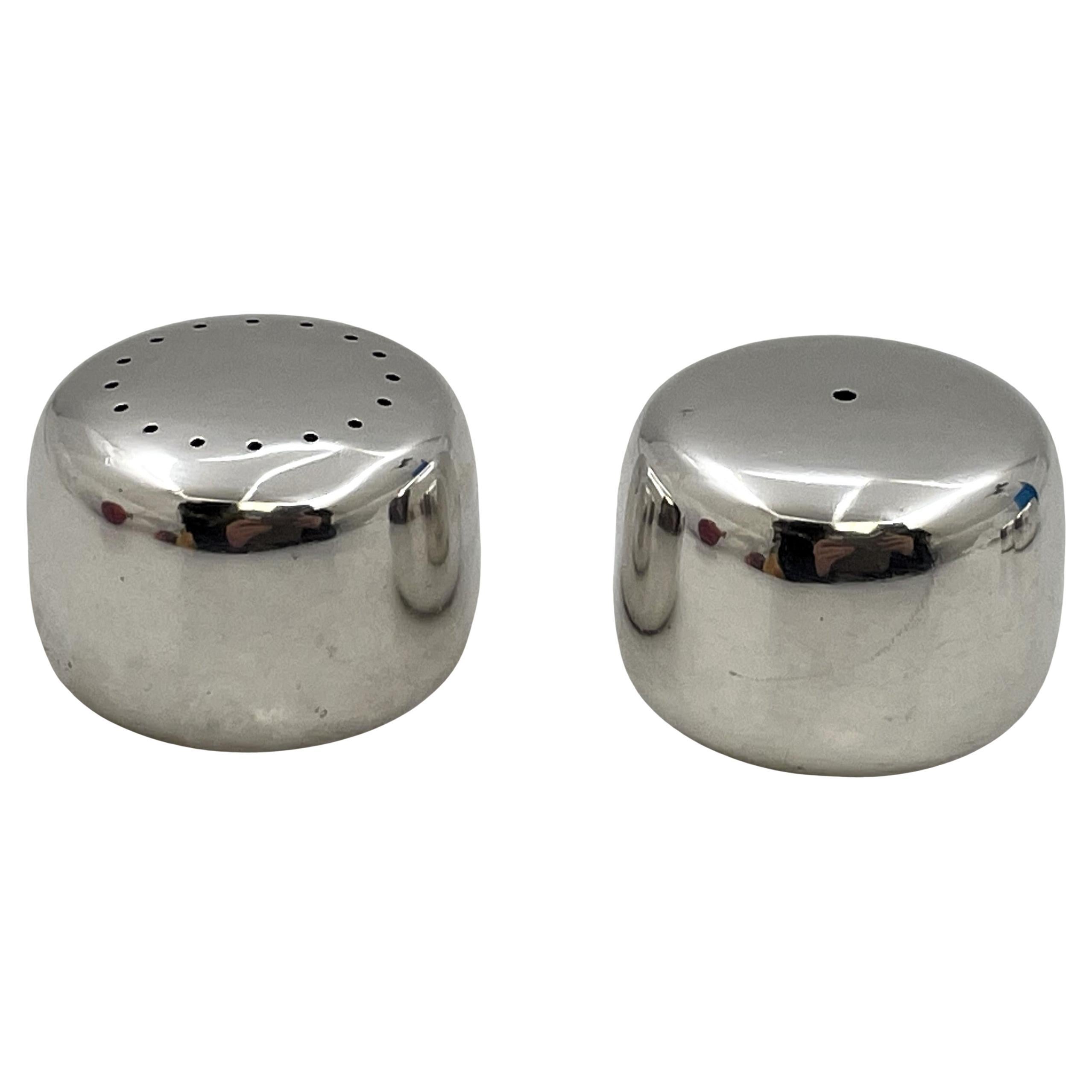 Georg Jensen by Koppel Pareja de saleros y pimenteros de plata de ley Mediados de siglo en venta