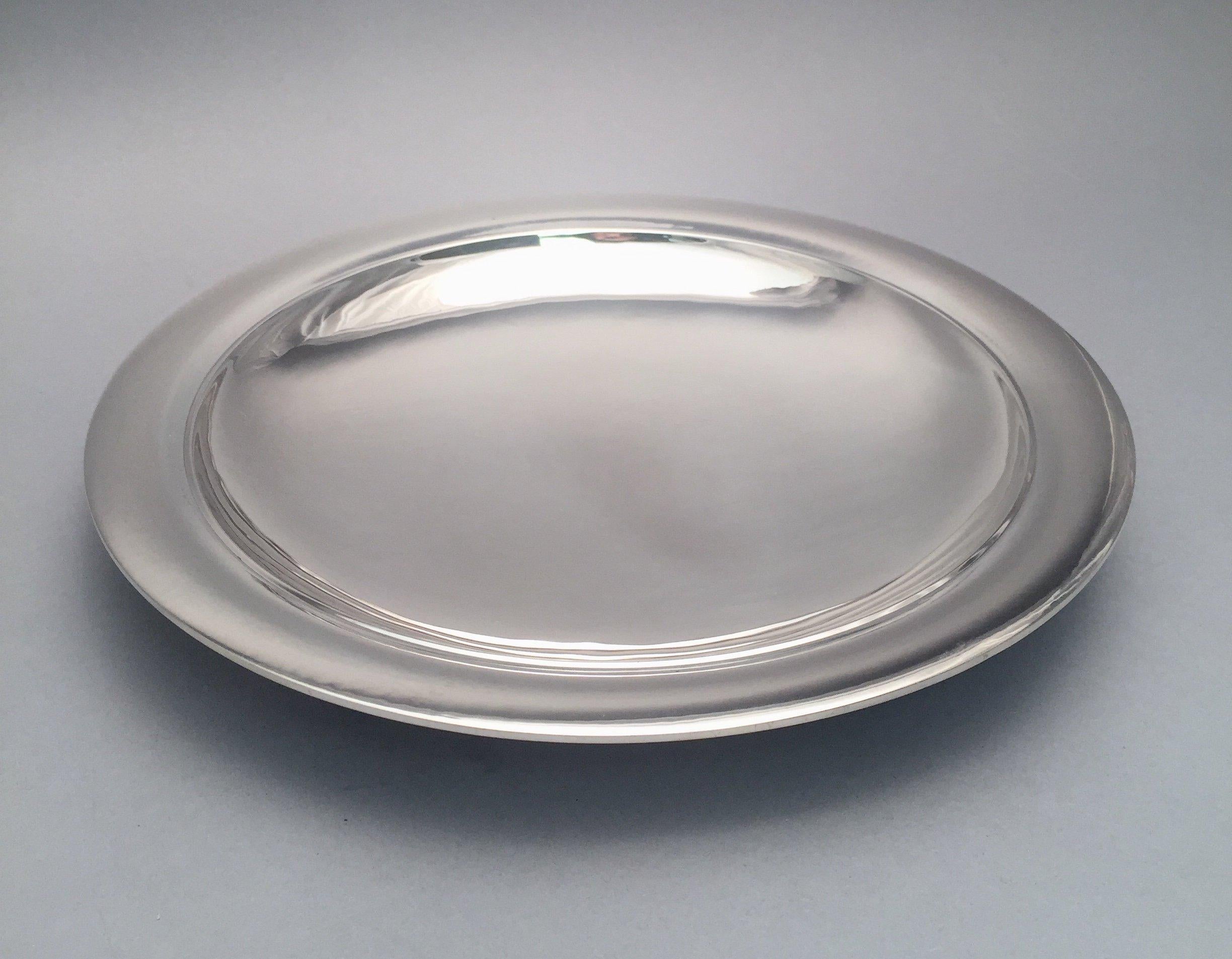 Beautiful and classic sterling silver serving dish plate by the illustrious Danish maker Georg Jensen, designed by Harald Nielsen in pattern #687. Measuring 9 1/2 inches in diameter. Weighing 14.3 troy ounces. Bearing hallmarks as shown.

Georg