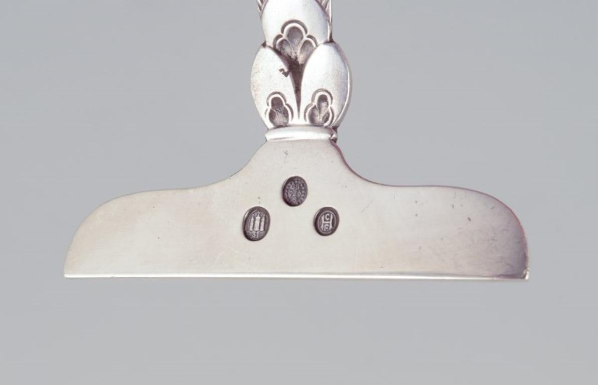 Georg Jensen Cactus child pusher in sterling silver. Dated 1931 In Excellent Condition For Sale In Copenhagen, DK