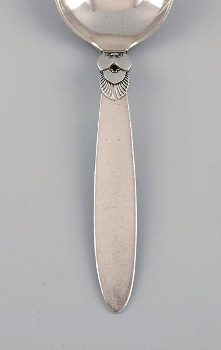 Georg Jensen Cactus jam spoon in sterling silver.
Measure: Length: 13.8 cm.
In excellent condition.
Stamped.
Our skilled Georg Jensen silversmith / goldsmith can polish all silver and gold so that it appears new. The price is very reasonable.