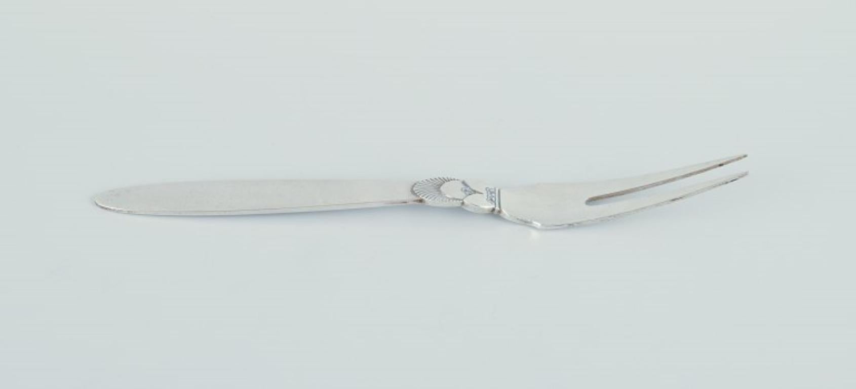 Georg Jensen Cactus. Meat fork in sterling silver.
Hallmarked after 1944.
In perfect condition.
Dimensions: Length 19.7 cm.