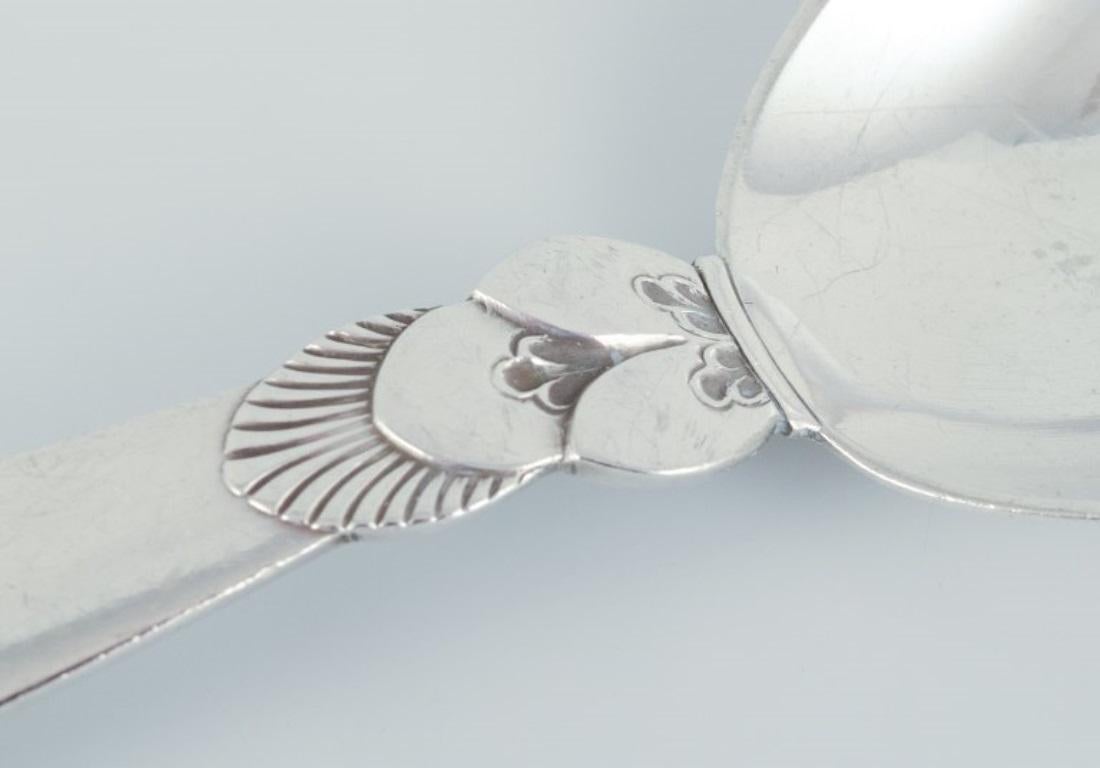 Georg Jensen Cactus. Small serving spoon in sterling silver. In Excellent Condition For Sale In Copenhagen, DK