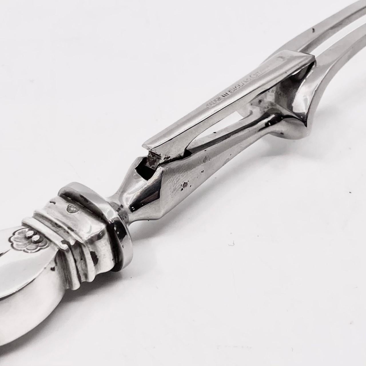 A Georg Jensen carving fork with sterling silver handle and stainless steel fork, item #543 in the Cactus pattern, design #30 from 1930 by Gundorph Albertus.

Additional Information:
Material: Sterling Silver
Style: Art Deco
Hallmarks: With Georg