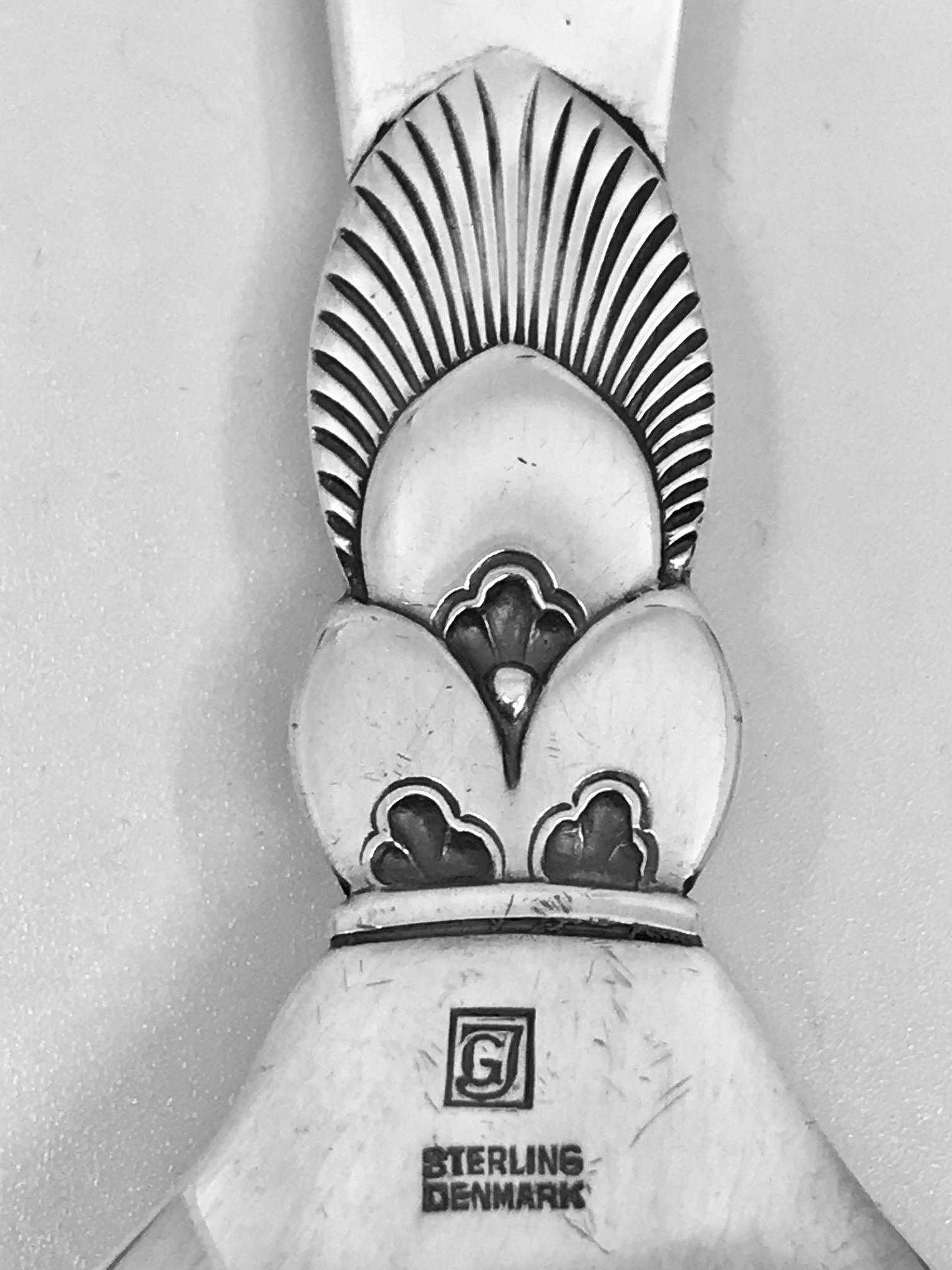 Sterling silver Georg Jensen small serving spoon, item 115 in the Cactus pattern, design #30 by Gundorph Albertus from 1930.

Additional information:
Material: Sterling Silver
Hallmarks: With Georg Jensen hallmark, made in Denmark.
Dimensions: