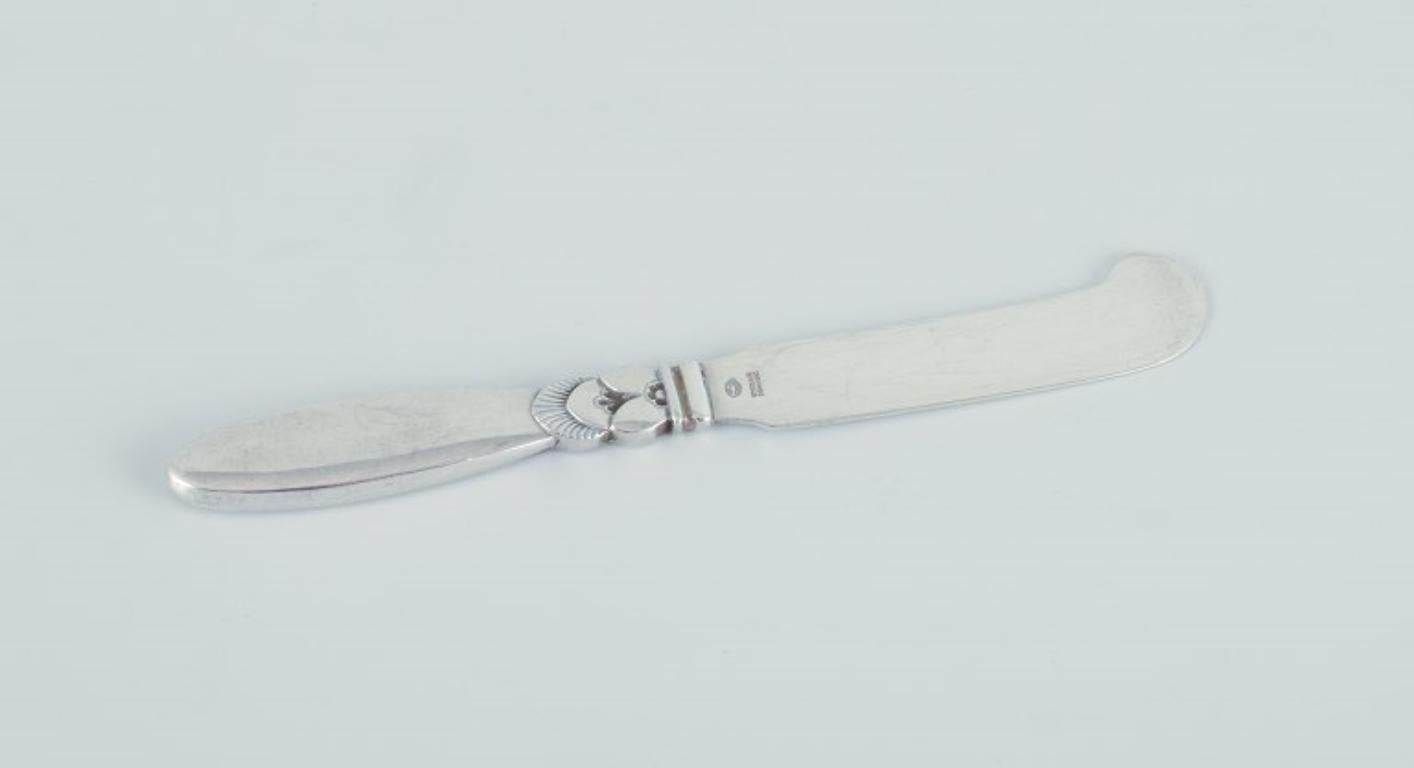 Georg Jensen Cactus. Two all-silver butter knives.
Hallmarked after 1944.
In perfect condition.
Dimensions: Length 15.5 cm.