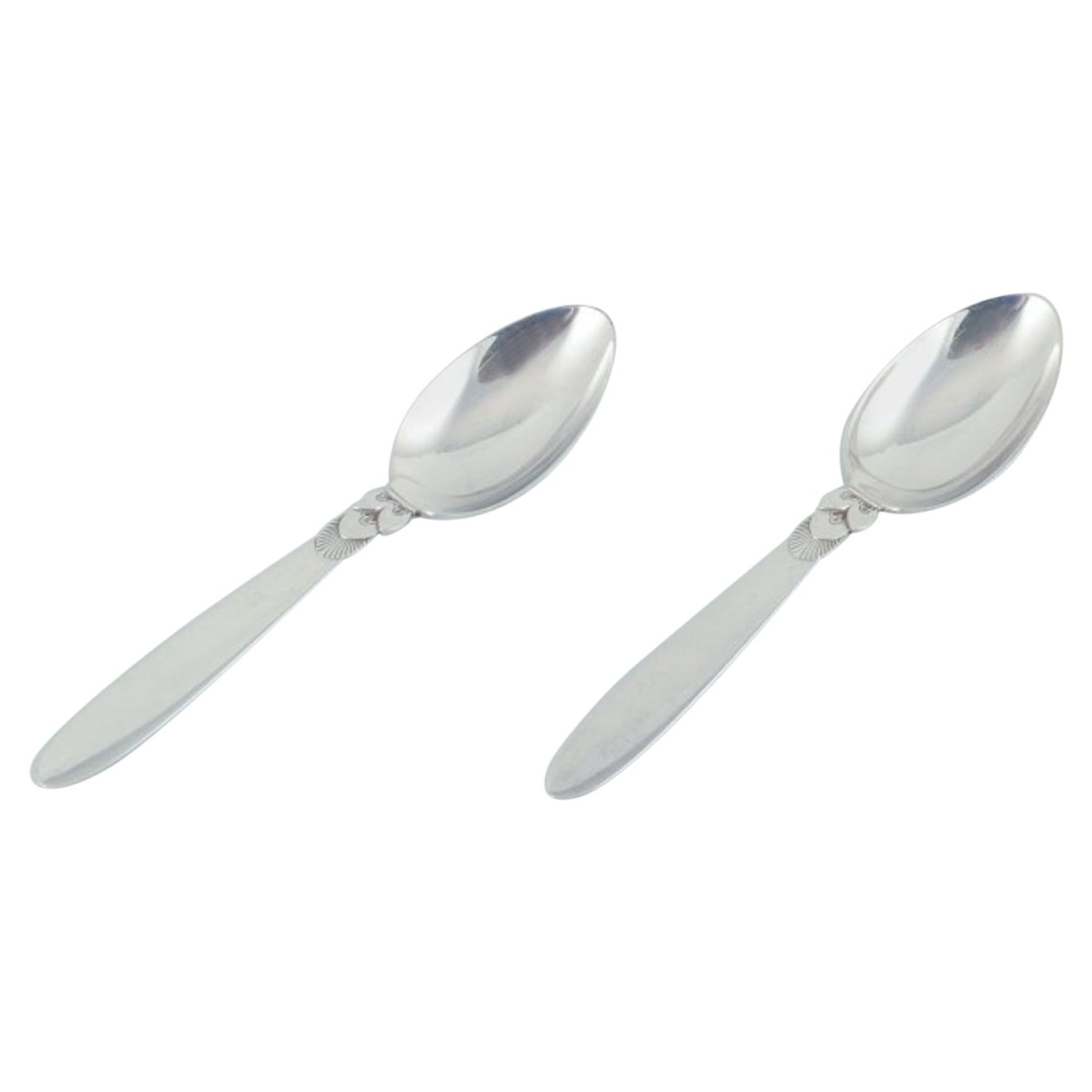 Cactus de Georg Jensen Deux cuillères à dessert en argent sterling.