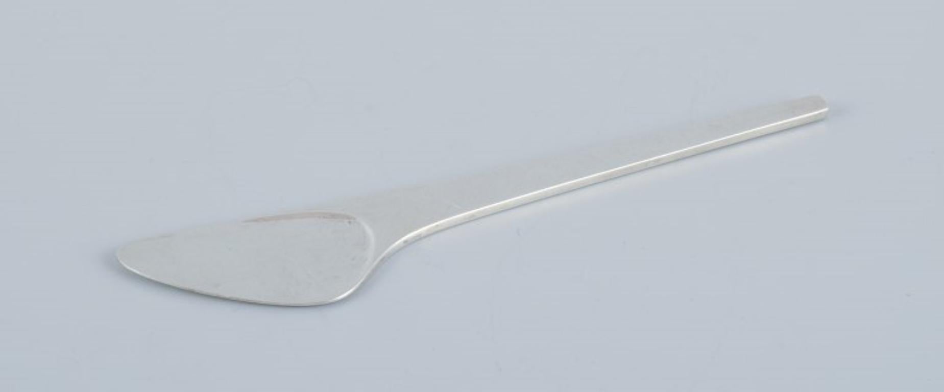 Scandinavian Modern Georg Jensen, Caravel, butter knife in sterling silver. Modernist design. For Sale