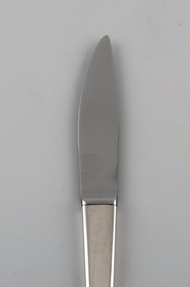 Georg Jensen Caravel fruit knife in sterling silver and stainless steel. 
2 knives are available.
Length: 17 cm.
Stamped.
In excellent condition.
The elegant and timeless Caravel cutlery was designed by Henning Koppel in 1957.
Our skilled Georg