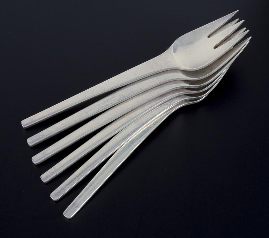 Pre-owned goods are exempt from import duties for U.S. customers. 
Therefore, no import tariffs will be applicable to your purchase.

Georg Jensen, Caravel. A set of six lunch forks in sterling silver. 
Modernist and stylish design.
Designed by