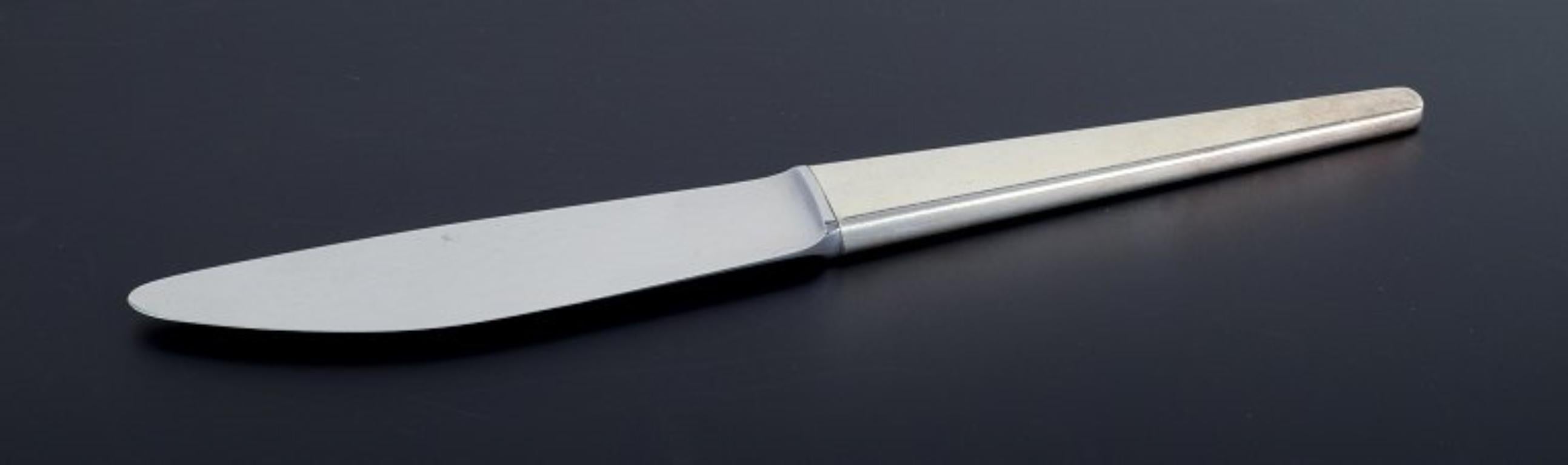 I prodotti usati sono esenti da dazi all'importazione per i clienti statunitensi. 
Pertanto, al tuo acquisto non saranno applicate tariffe di importazione.

Georg Jensen 