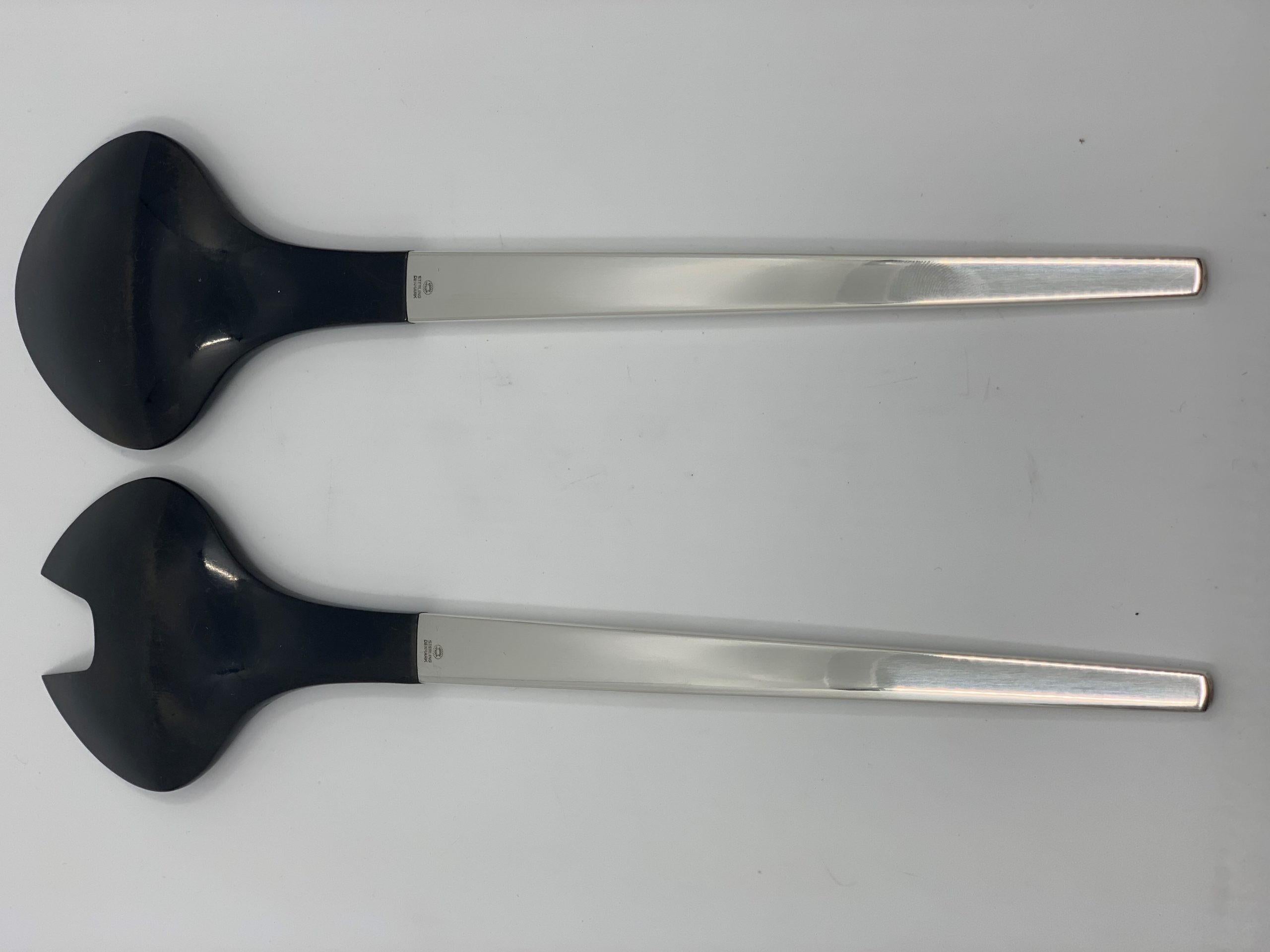 A vintage two piece Georg Jensen salad set in the Caravel pattern, sterling silver handles and melamine, design #111 by Henning Koppel from 1957.

Additional Information:
Material: Sterling Silver
Style: Modern
Hallmarks: With Georg Jensen