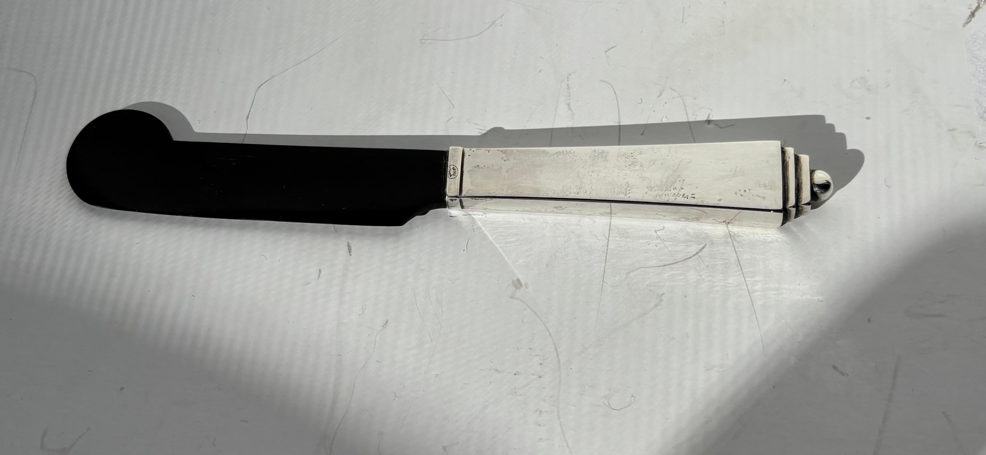 Bellissimo coltello dal design di Georg Jensen. Originariamente acquistato nella Fifth Avenue di New York.