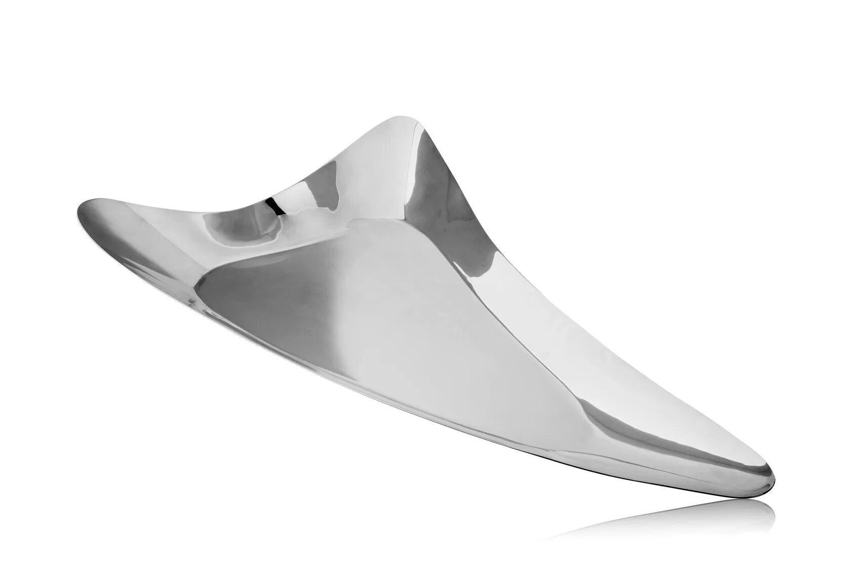 Un centrotavola in argento Georg Jensen di metà secolo, design #1053 di Henning Koppel del 1956 circa.

Misura 24 3/8