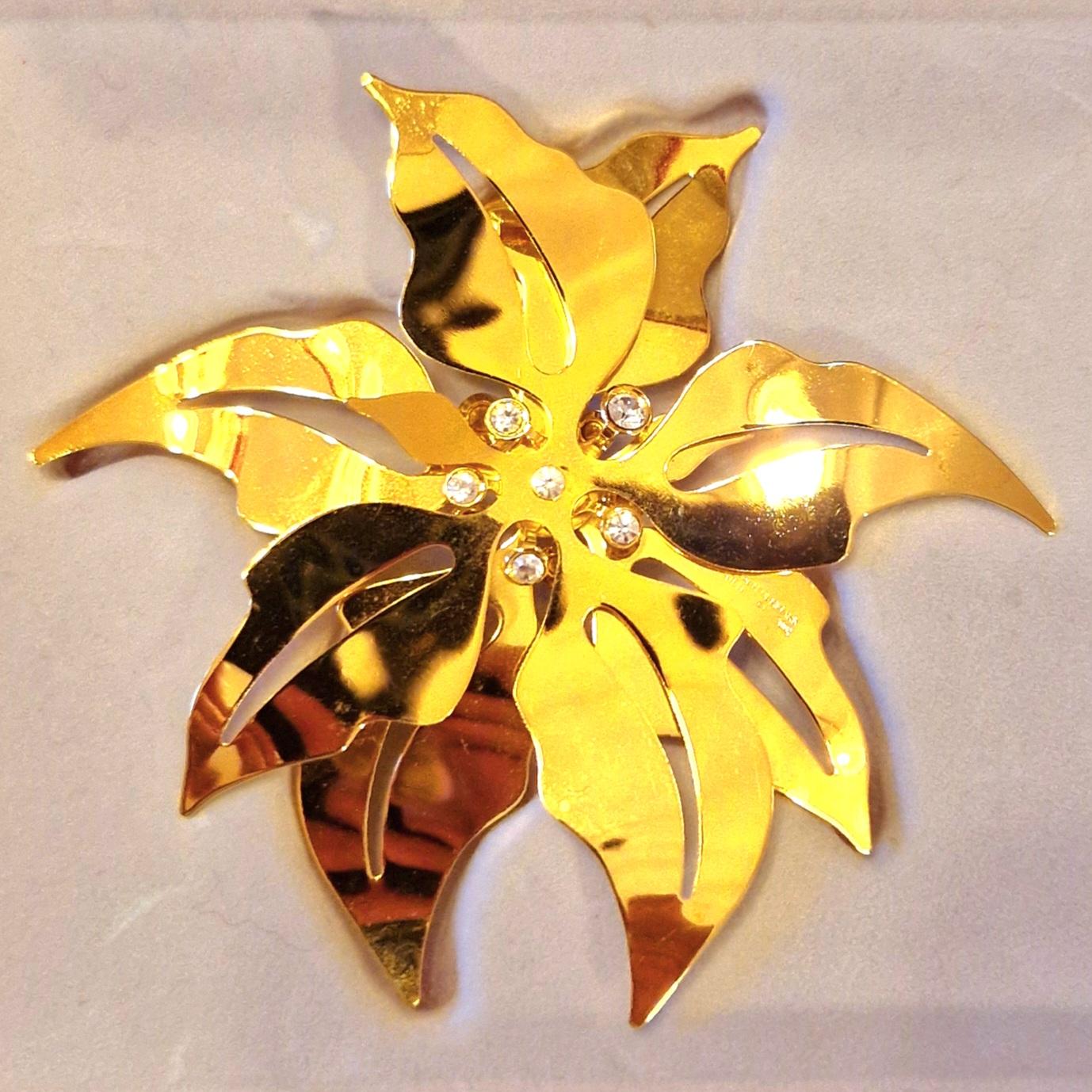 Chaque année, un artiste danois renommé conçoit l'ornement de Noël de Georg Jensen. Sous ses nombreuses formes au fil des ans, il est devenu une tradition représentative de l'artisanat danois - et une décoration très appréciée dans de nombreux