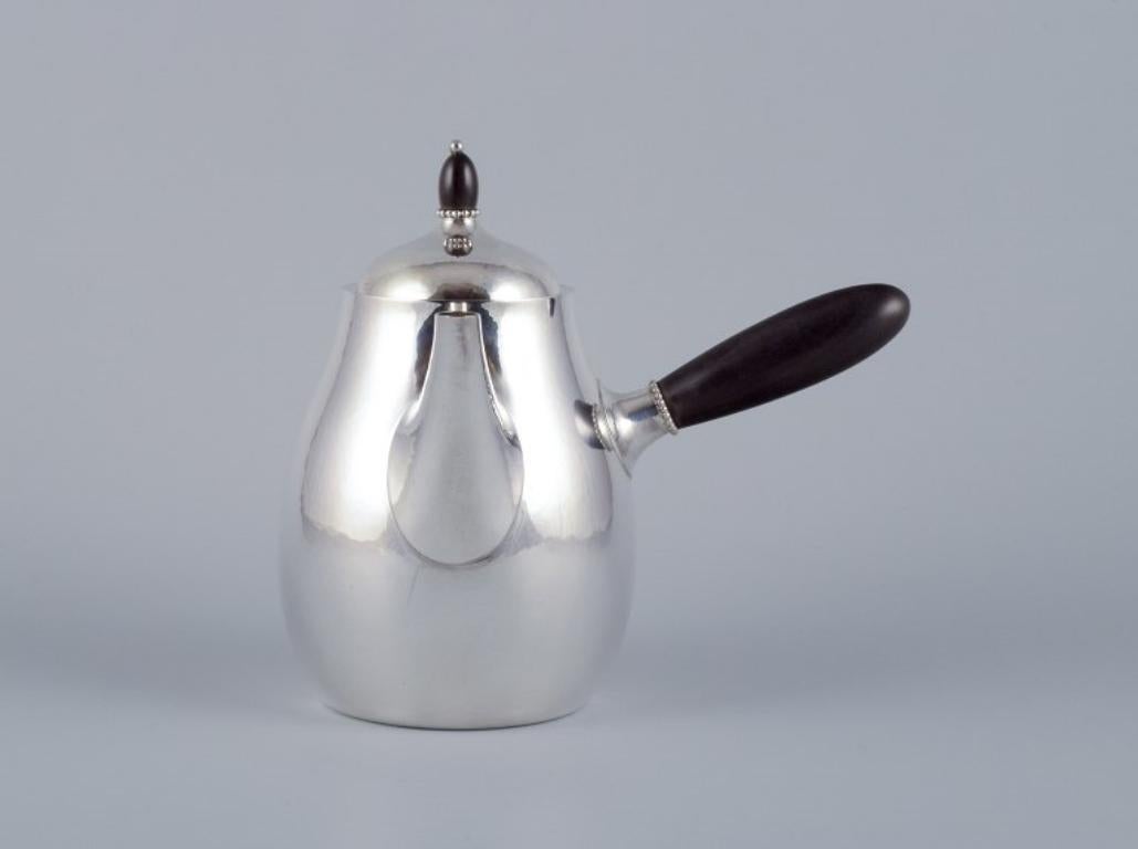 Georg Jensen coffee pot in sterling silver with an ebony handle and lid knob. In Excellent Condition For Sale In Copenhagen, DK
