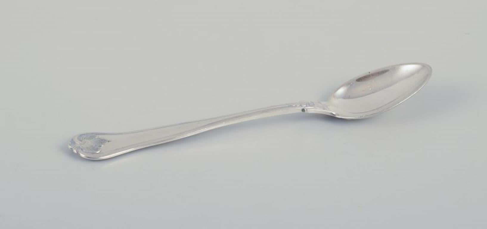 Danois Georg Jensen, Cohr, et autres Cinq cuillères à café et une cuillère à marmalade en vente