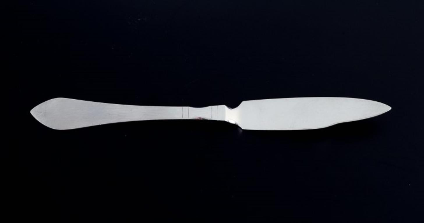 Georg Jensen, Continental, couteau à poisson en argent sterling.
Marqué d'une marque postérieure à 1945.
En parfait état.
Dimensions : I.L.A. 20,5 cm. 

