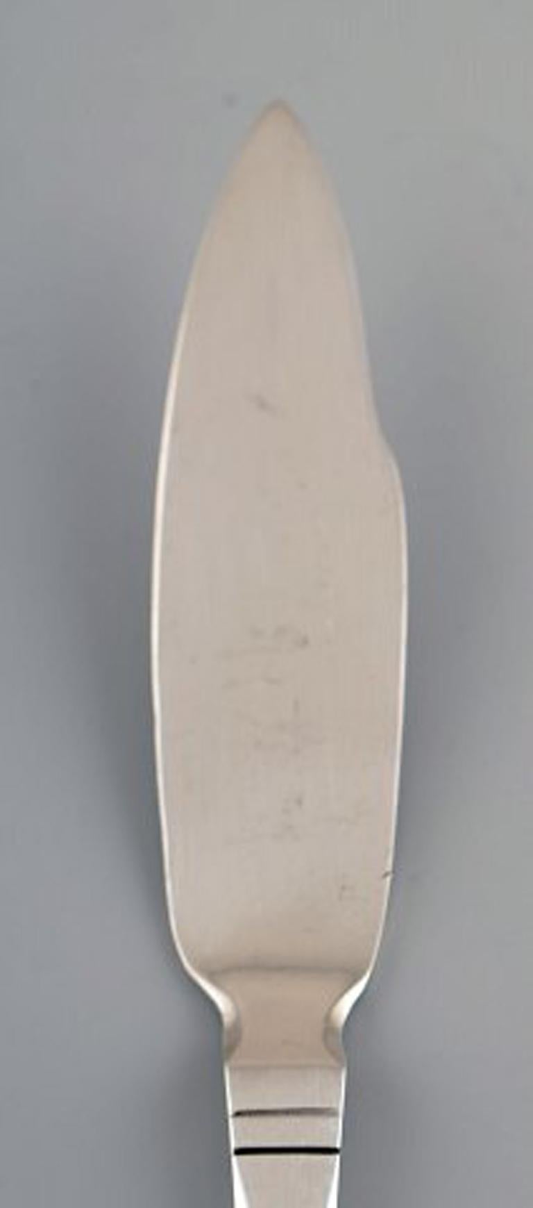 Georg Jensen. Continental fish knife, silverware, hand-hammered.
The cutlery is designed by Georg Jensen in 1906.
In perfect condition.
Measures: 20 cm.