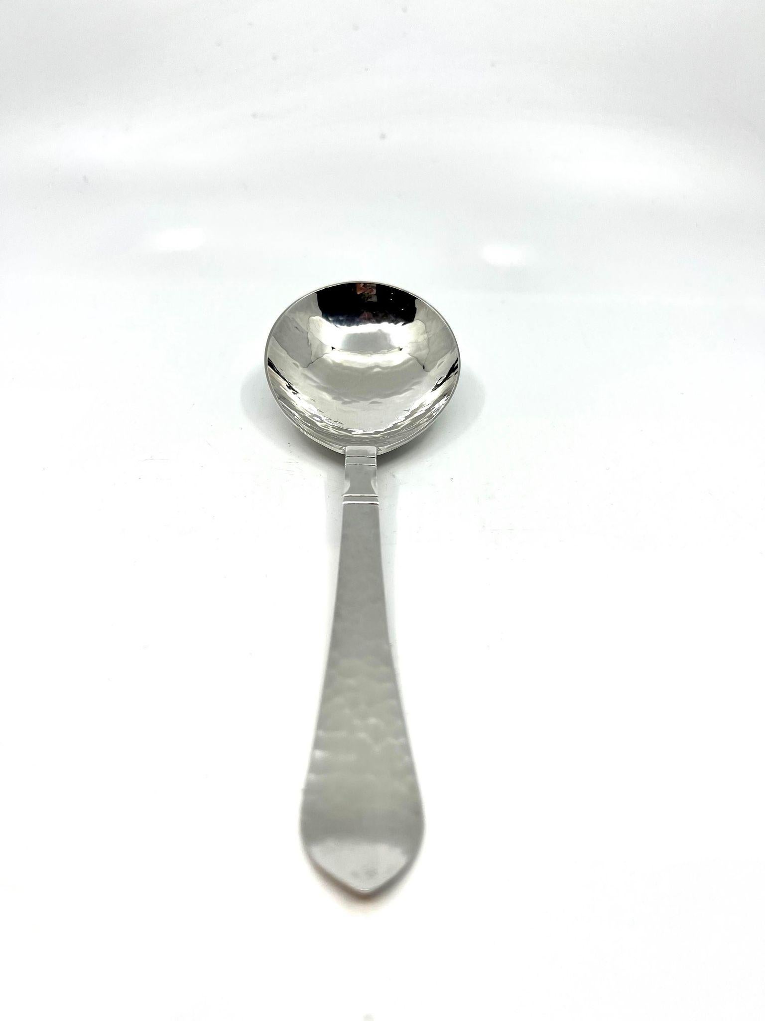 A sterling silver Georg Jensen medium serving spoon, item #113 in the Continental pattern, design #4 by Georg Jensen from 1906.

Additional information:
Material: Sterling Silver
Style: Art Nouveau
Hallmarks: With Georg Jensen hallmark, made in