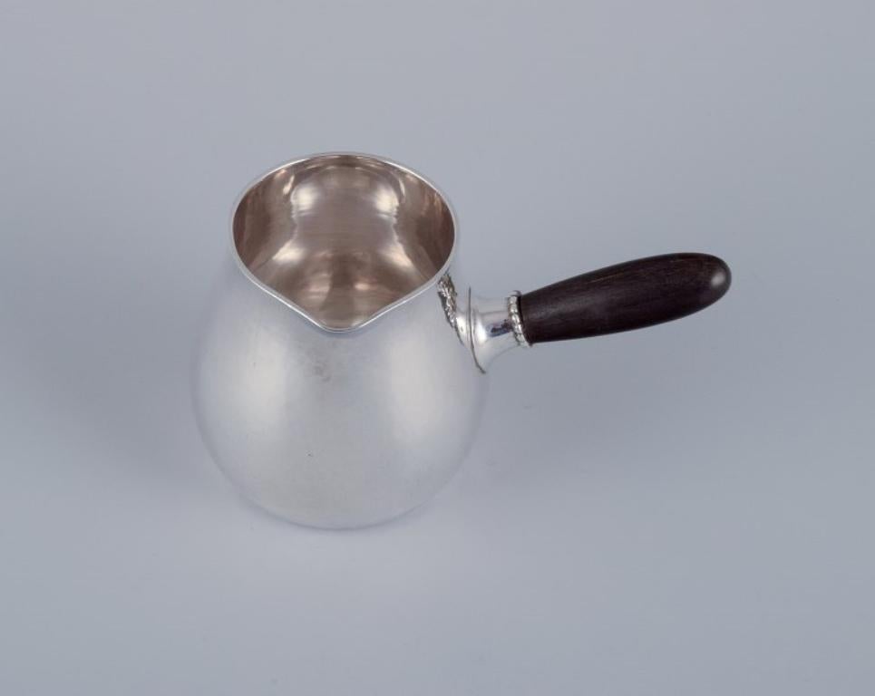 Cremiera Georg Jensen in argento sterling con manico in ebano. Model 80A. In condizioni ottime in vendita a Copenhagen, DK