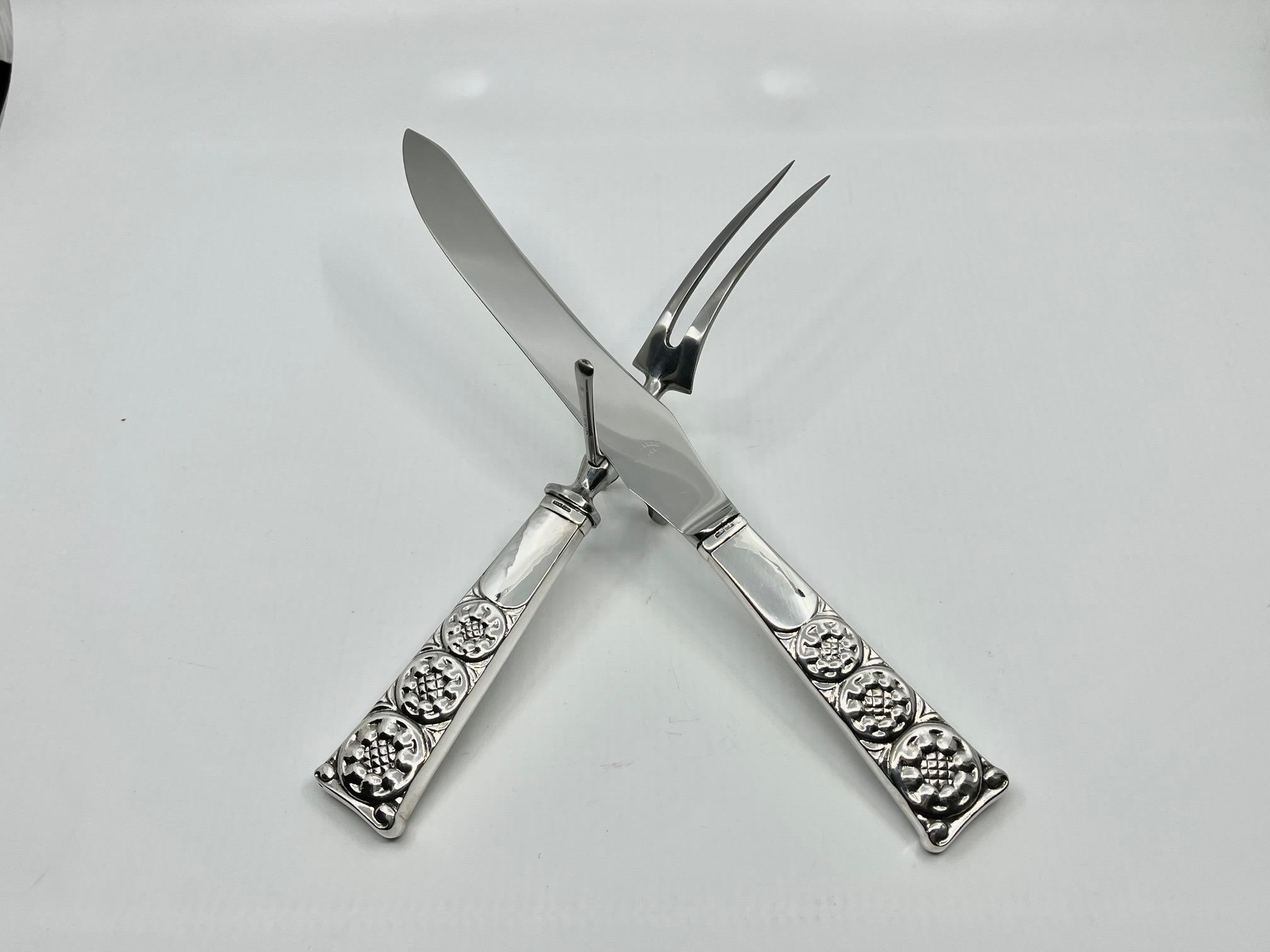 A Georg Jensen carving set with sterling silver handles and stainless steel blade/fork in the Dahlia pattern, the medium size #243, design #3 by Siegfried Wagner from 1912.

Additional information:
Material: Sterling silver
Style: Art