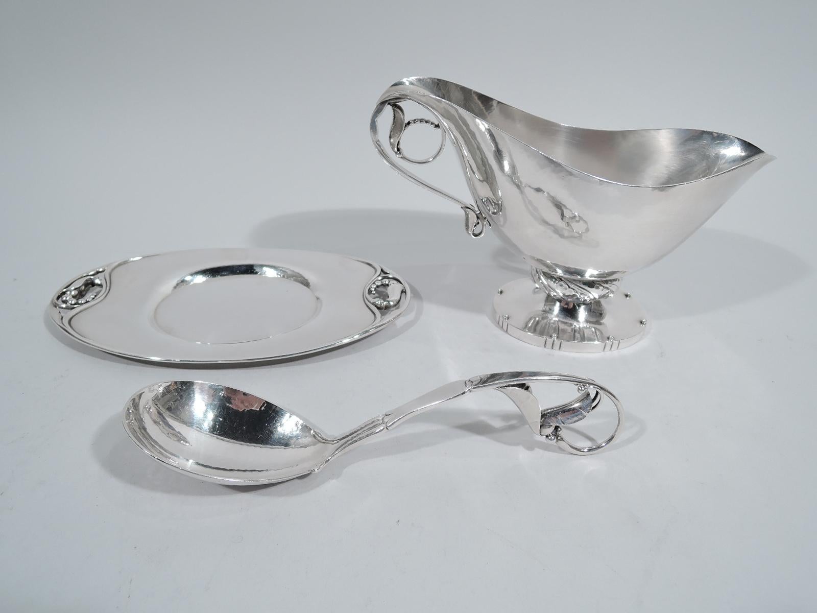 Georg Jensen Danish Art Nouveau Gravy Boat on Stand with Ladle In Excellent Condition In New York, NY