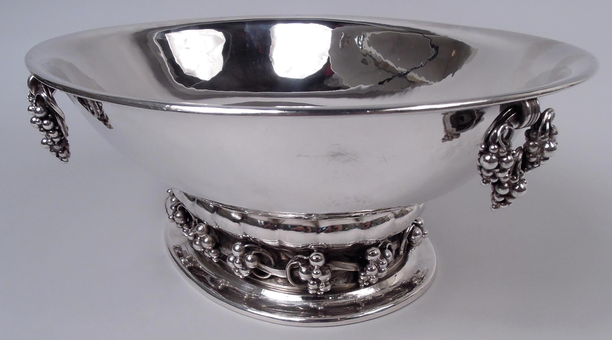 Georg Jensen Dänisch Modern Sterling Silber Weintraube Tafelaufsatz Schale (Skandinavische Moderne) im Angebot