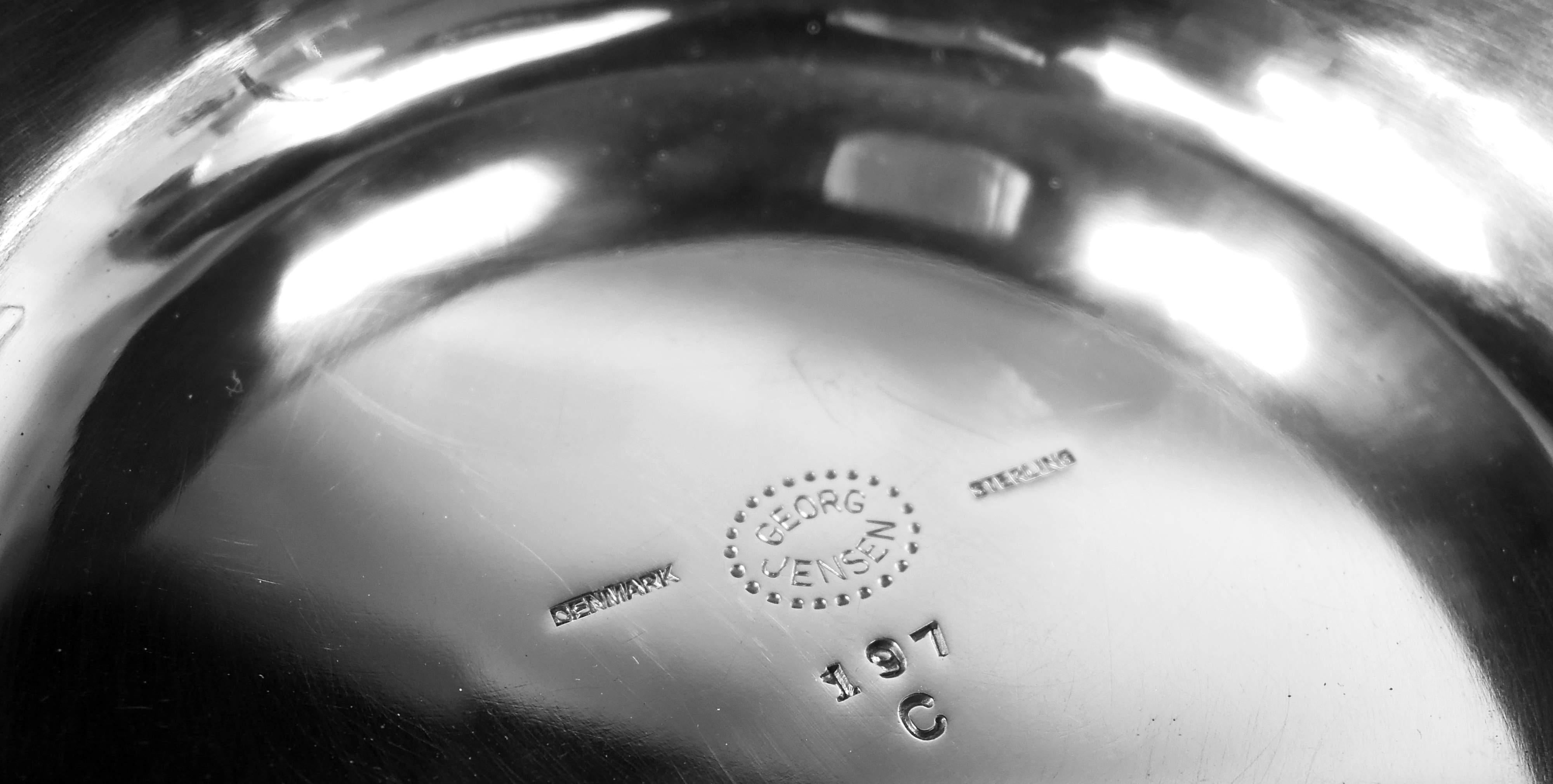 Georg Jensen Danish Modern Sterling Silver Grape Centerpiece Bowl (bol de centre de table en argent sterling) Bon état - En vente à New York, NY