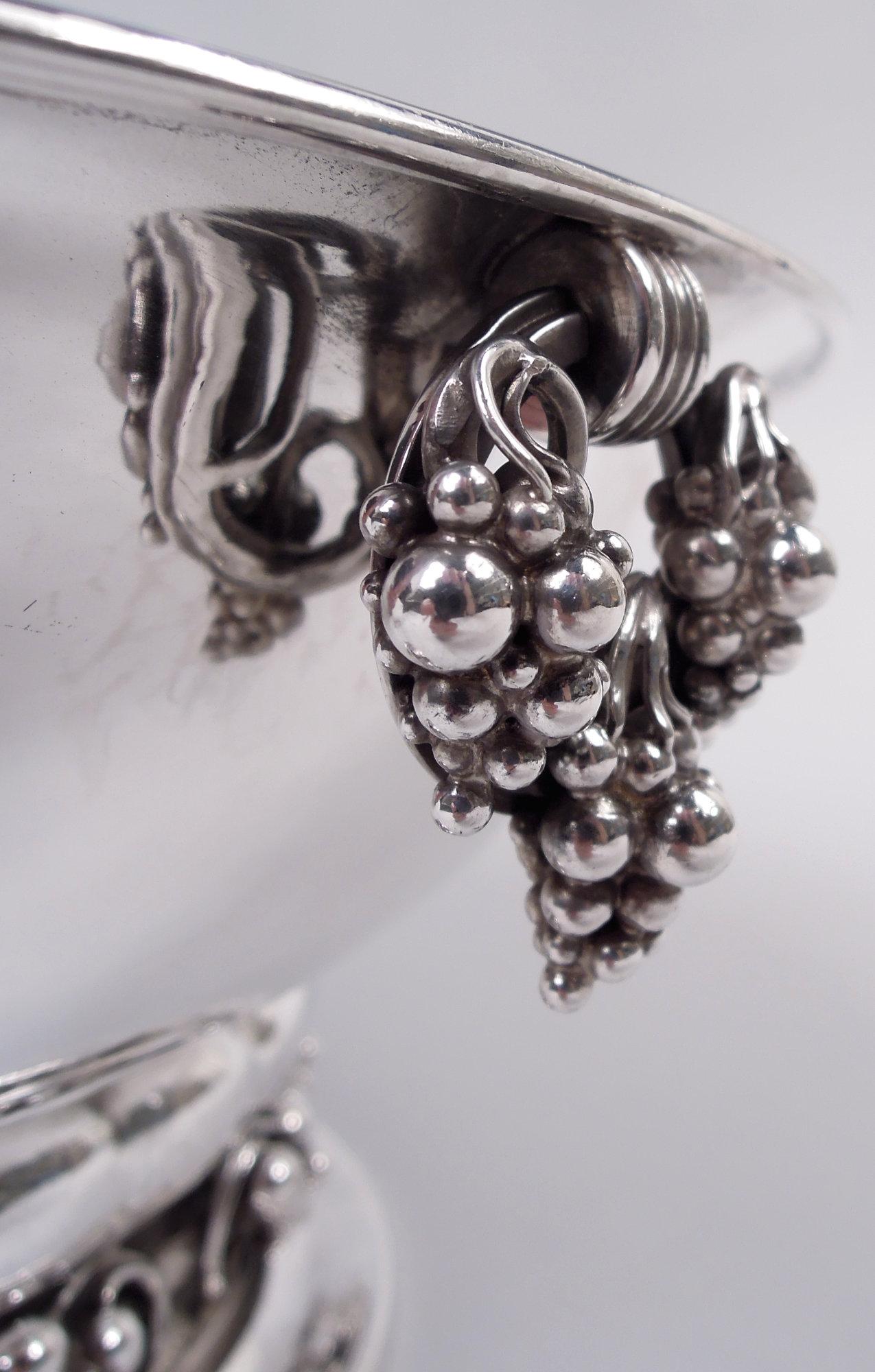 Georg Jensen Dänisch Modern Sterling Silber Weintraube Tafelaufsatz Schale (20. Jahrhundert) im Angebot