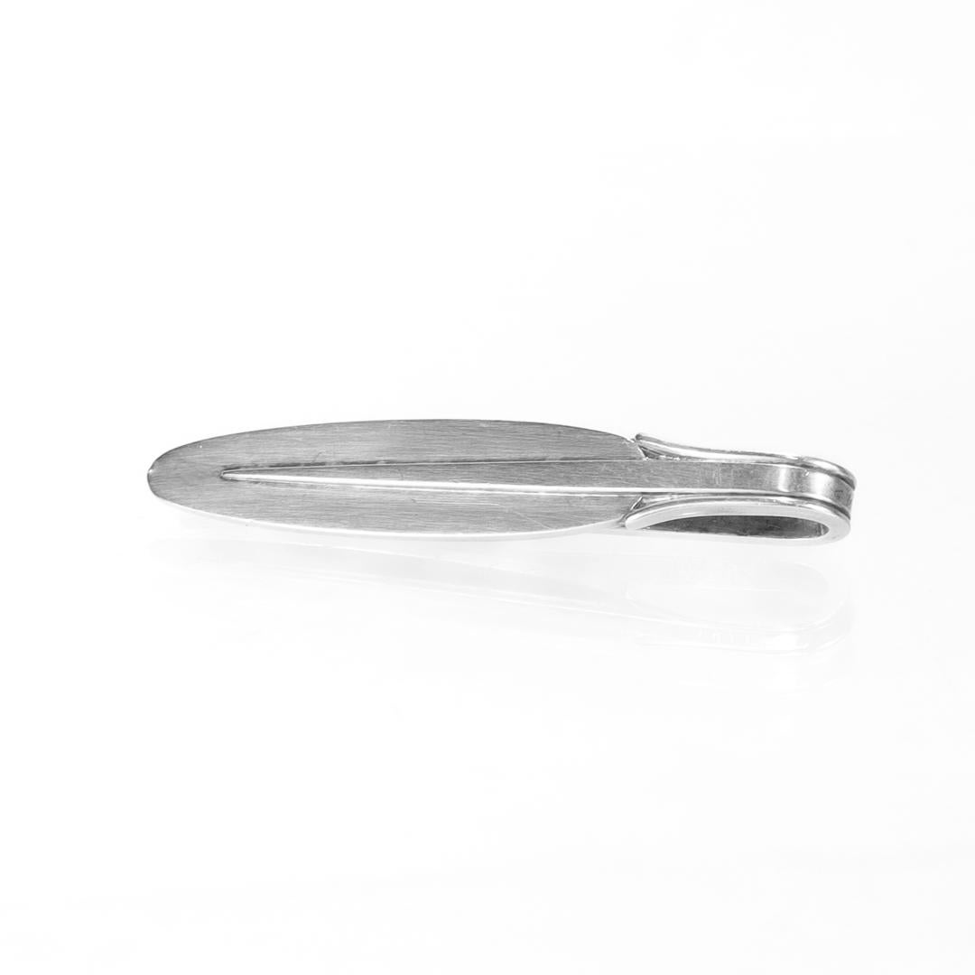 A fine Danish Modern tie clip.

In sterling silver.

By Georg Jensen. 

Model no. 63 by Arno Malinowski

Simply a wonderful Danish tie bar!

Date:
20th Century

Overall Condition:
It is in overall good, as-pictured, used estate condition.
