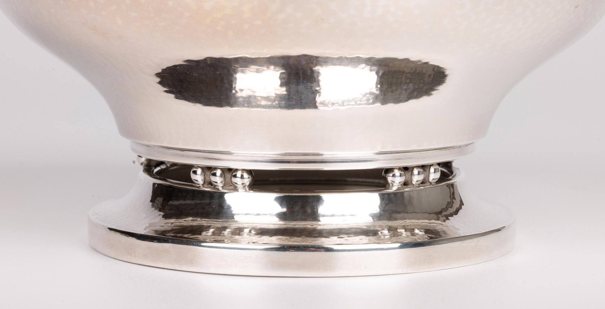 Georg Jensen Dänisches Silber Modell 414 Sockelschüssel (Art déco) im Angebot
