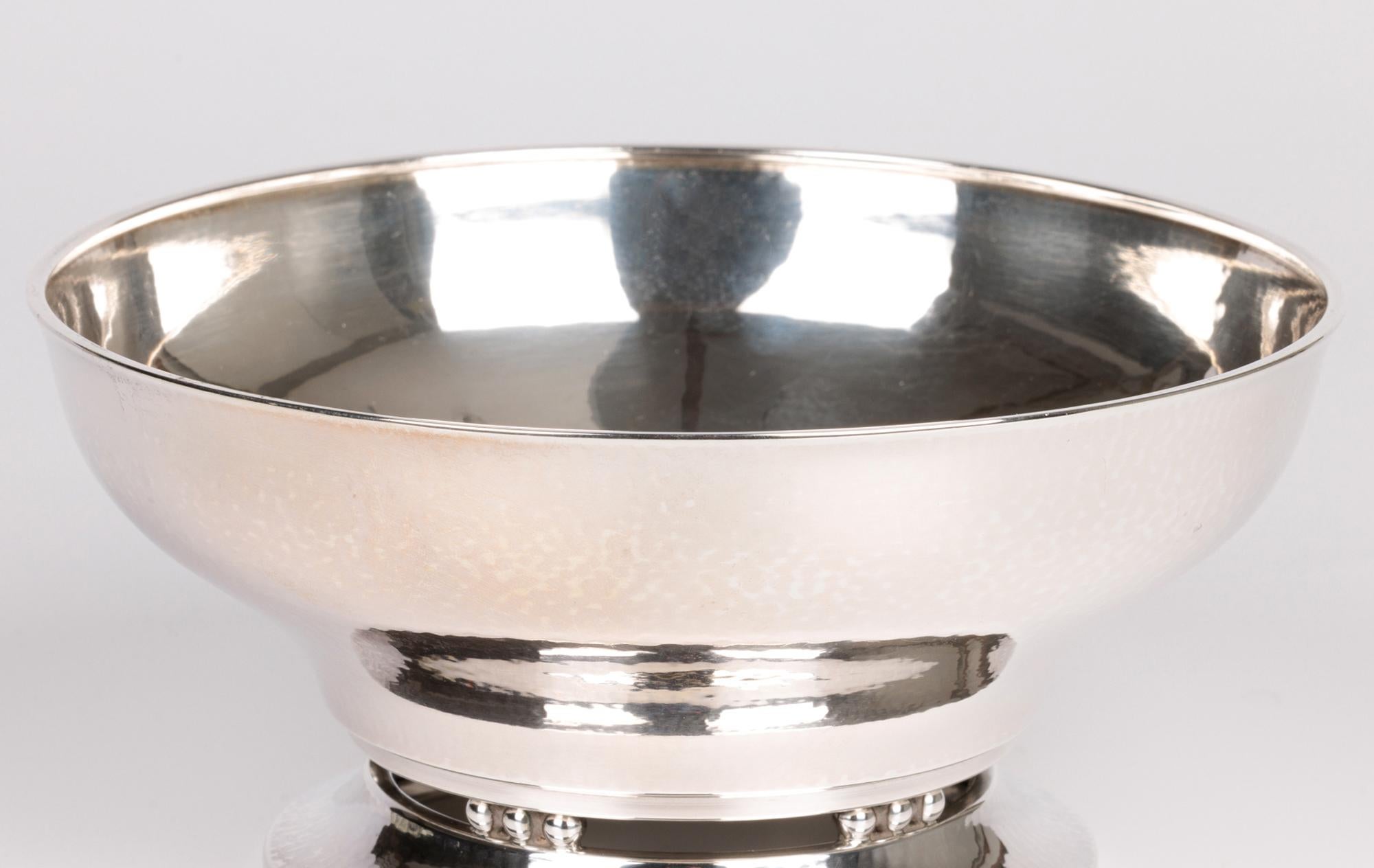 Georg Jensen Dänisches Silber Modell 414 Sockelschüssel (Handgefertigt) im Angebot