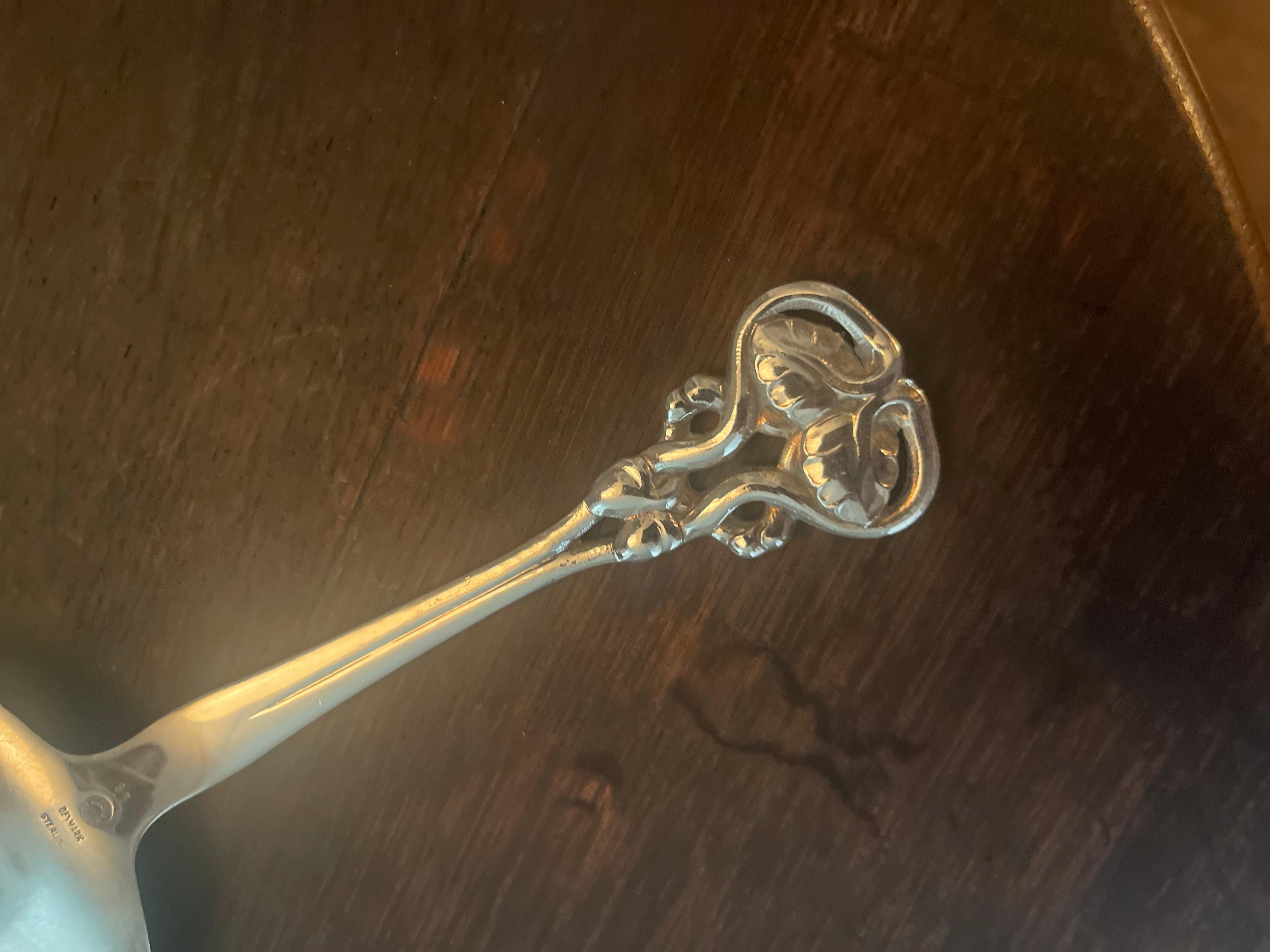 Georg Jensen Danish Sterling Ornamental Server Pie Spade In Good Condition For Sale In Brooklyn, NY