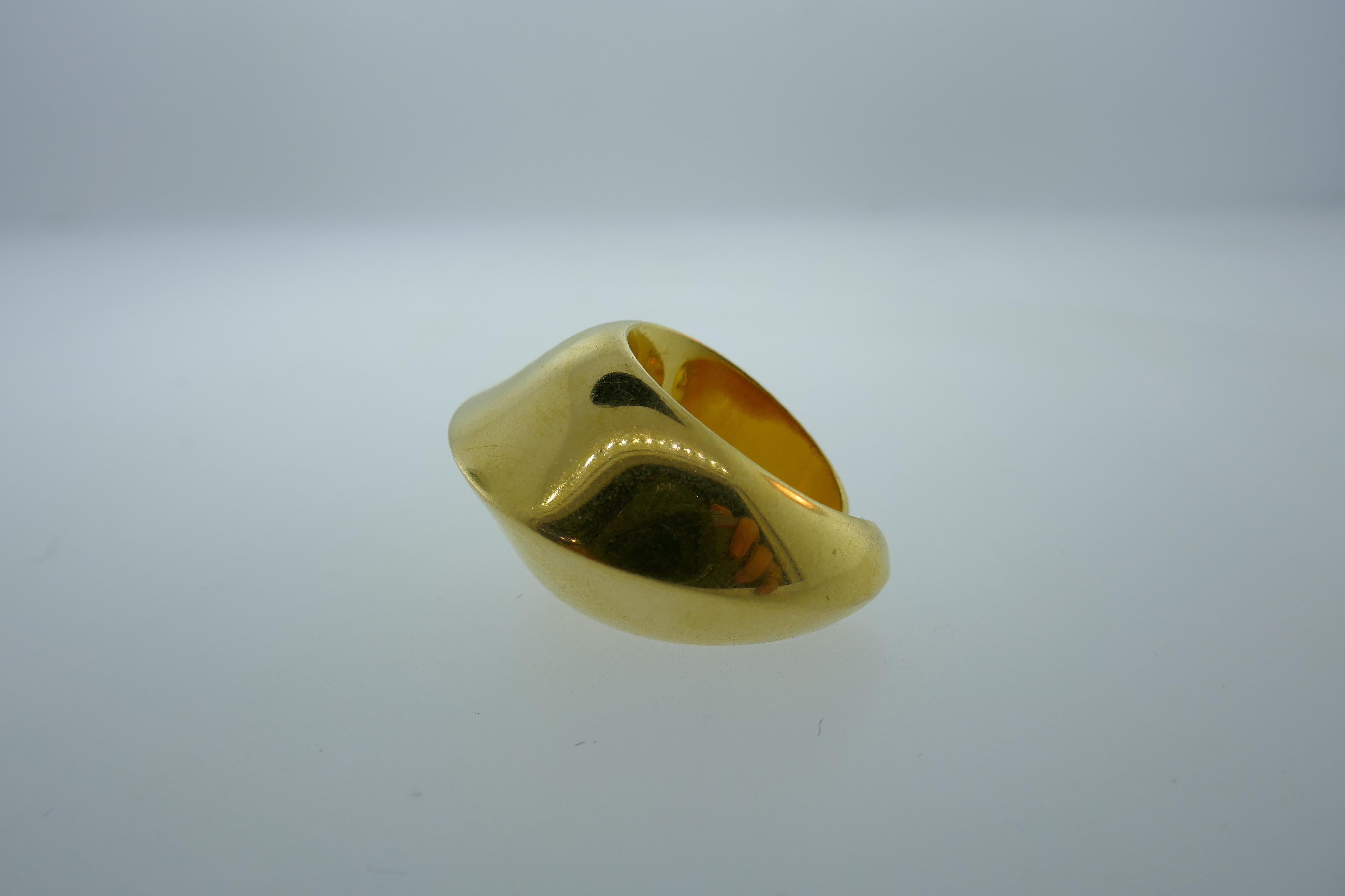 

Here is your chance to purchase a beautiful and highly collectible designer ring.  Truly a great piece at a great price! 

Weight: 11.2 grams 

Dimensions: 1