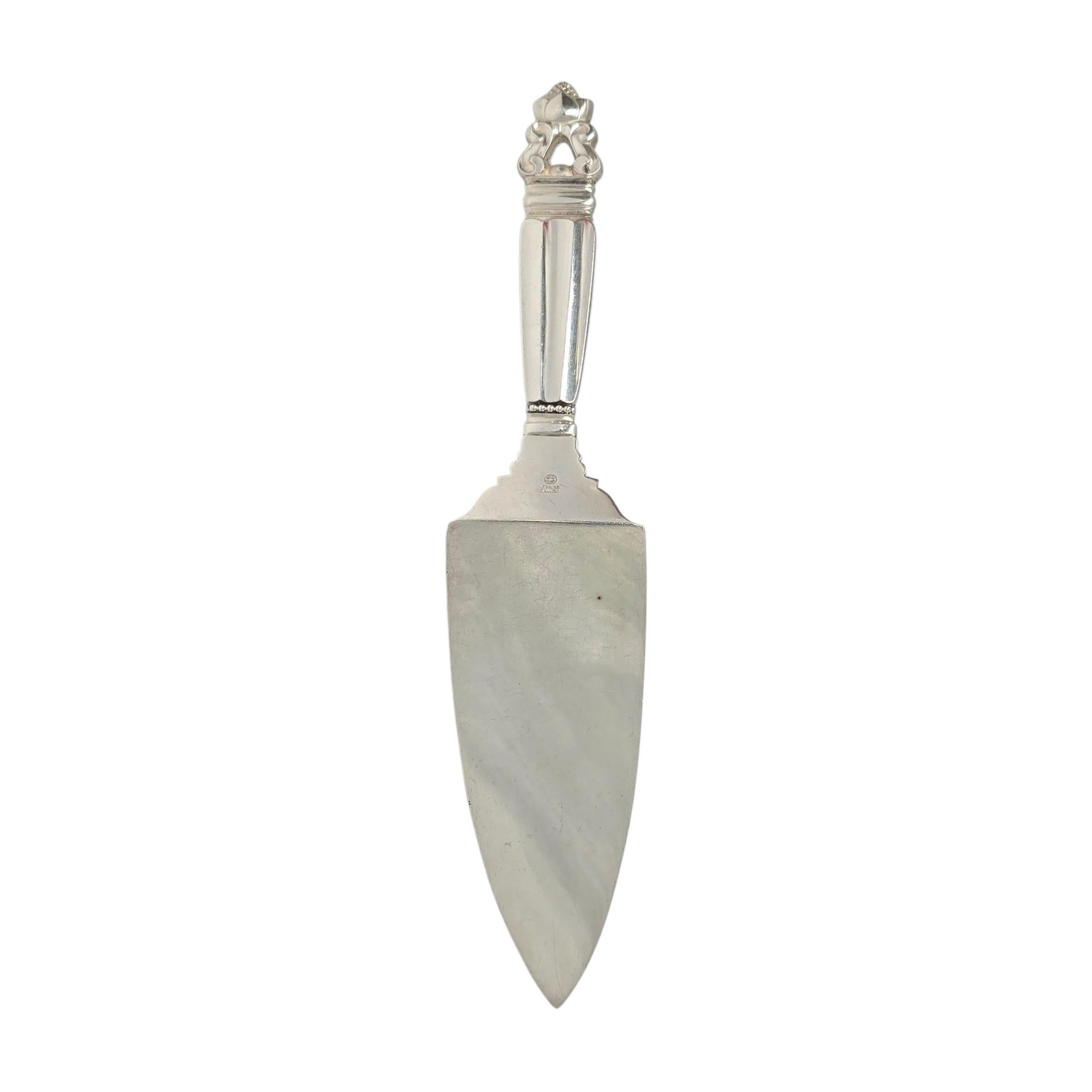Georg Jensen Dänemark Eichel All Sterling Silber Pie Server

Dieses schöne Tortenbesteck ist komplett aus Sterlingsilber gefertigt und verfügt über eine leicht gehämmerte Klinge. Das Eichelmuster wurde 1915 in Zusammenarbeit zwischen Georg Jensen