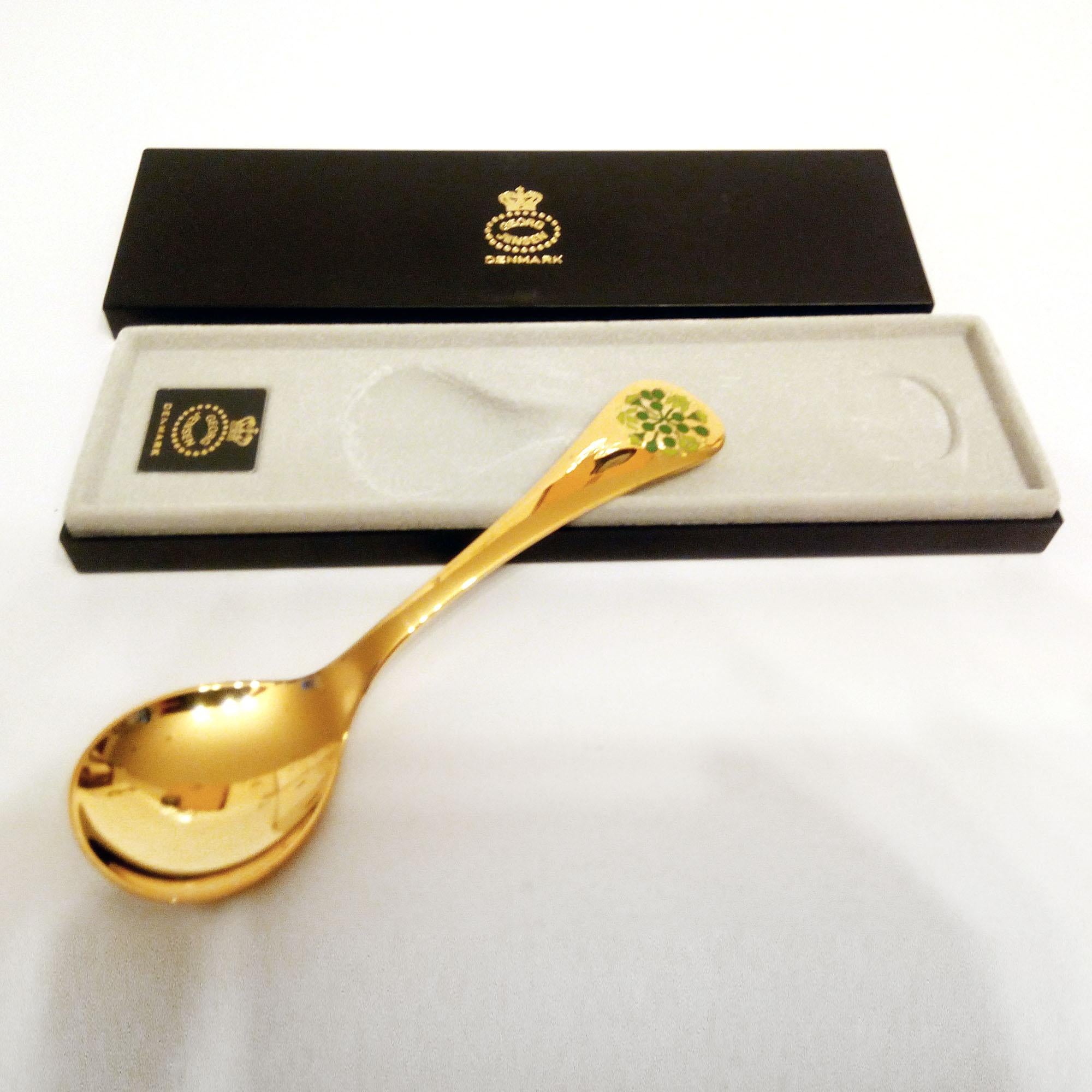 Annual spoon 1989 in original box, designed by Annelise Björner, edited by Georg Jensen.
Annual spoons series began in 1971. Each spoon is crafted in sterling silver, then gold-plated and enameled with a wildflower chosen for that year. The 1989