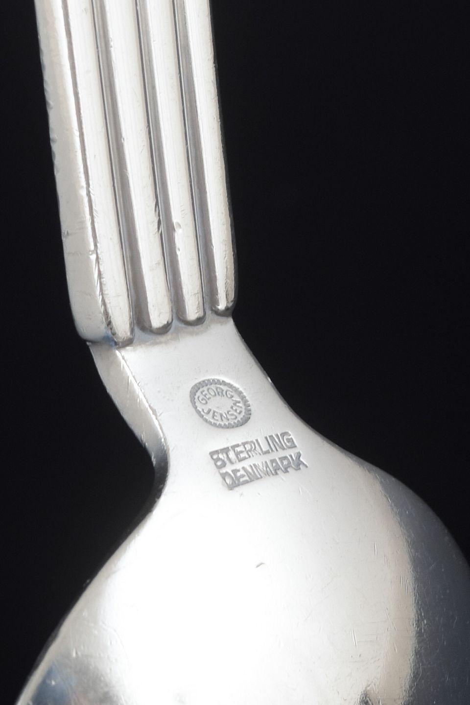 Georg Jensen, Dänemark. Bernadotte. Großer Tafellöffel aus Sterlingsilber (Dänisch) im Angebot