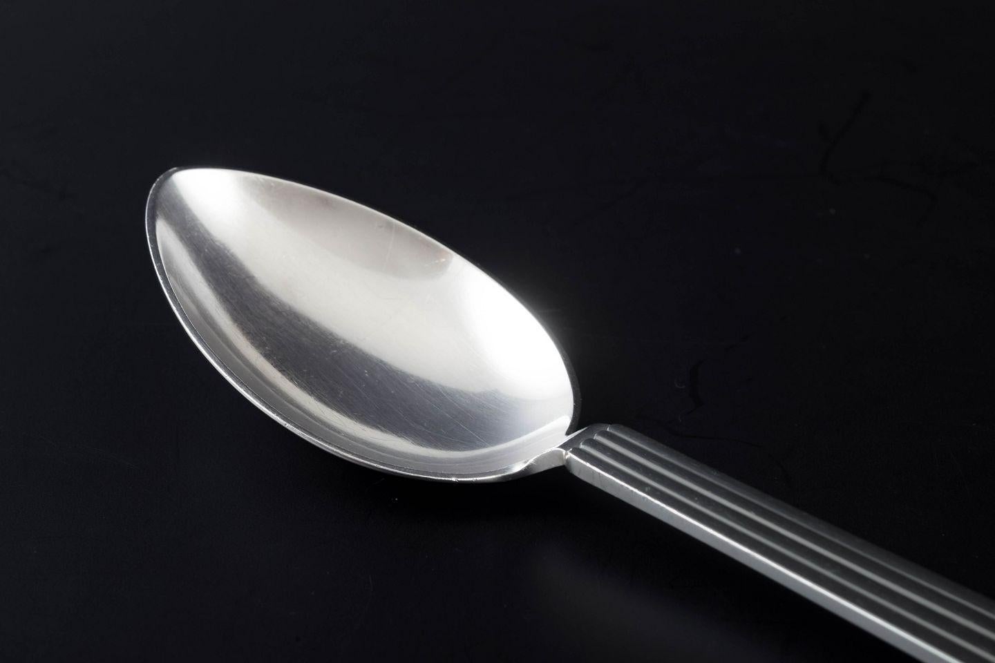 Georg Jensen, Dänemark. Bernadotte. Großer Tafellöffel aus Sterlingsilber im Zustand „Gut“ im Angebot in København, Copenhagen