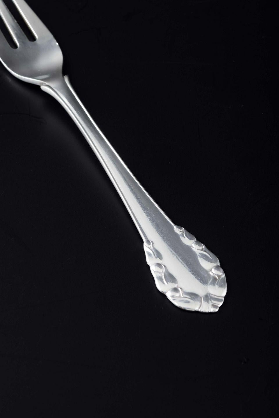 PRE-OWNED GOODS ARE EXEMPT FROM IMPORT TARIFFS FOR U.S., UK, AUSTRALIAN & CANADIAN CUSTOMERS.   
THEREFORE, NO IMPORT TARIFFS WILL BE APPLICABLE TO YOUR PURCHASE. 

Georg Jensen. Cake fork in the “Lily of the Valley” pattern. 
Mirror-polished