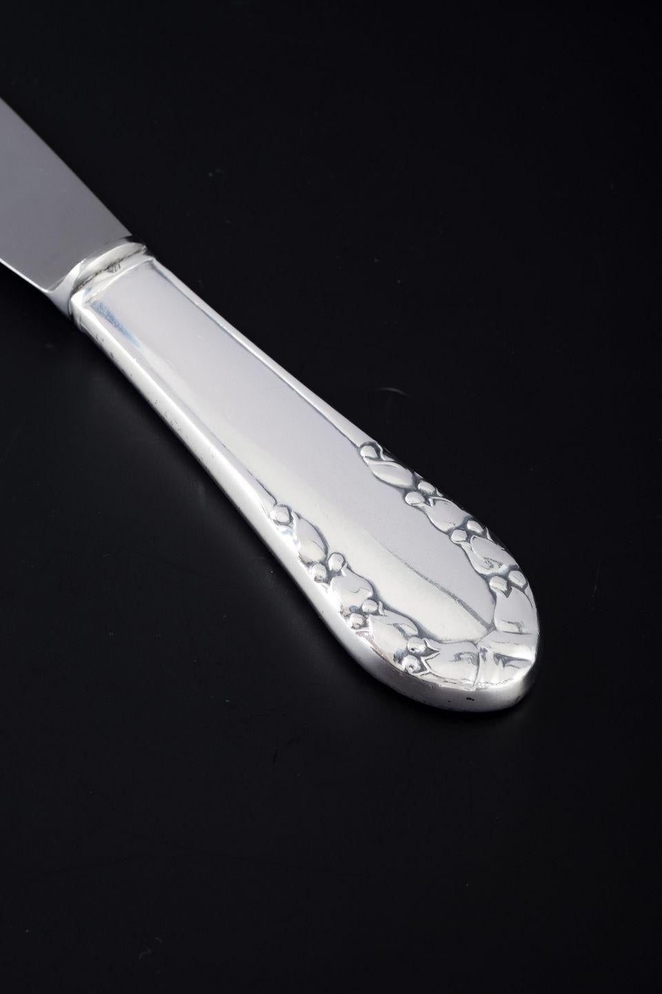 PRE-OWNED GOODS ARE EXEMPT FROM IMPORT TARIFFS FOR U.S., UK, AUSTRALIAN & CANADIAN CUSTOMERS.   
THEREFORE, NO IMPORT TARIFFS WILL BE APPLICABLE TO YOUR PURCHASE. 

Georg Jensen
Dinner knife in the pattern “Liljekonval” (Lily of the Valley).