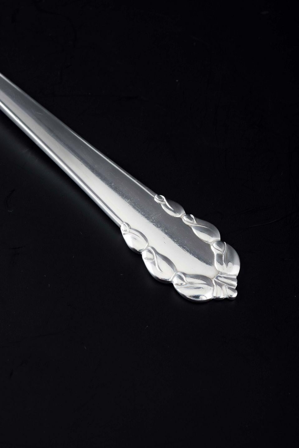 LES PRODUITS D'OCCASION SONT EXEMPTS DE DROITS DE DOUANE POUR LES CLIENTS DES ETATS-UNIS, DU ROYAUME-UNI, DE L'AUSTRALIE ET DU CANADA.   
PAR CONSÉQUENT, AUCUN DROIT D'IMPORTATION NE SERA APPLICABLE À VOTRE ACHAT. 

Georg Jensen, Danemark
Fourchette