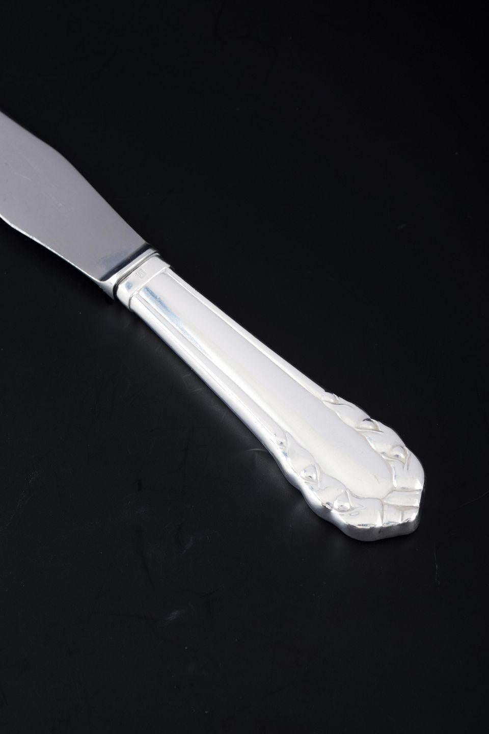 PRE-OWNED GOODS ARE EXEMPT FROM IMPORT TARIFFS FOR U.S., UK, AUSTRALIAN & CANADIAN CUSTOMERS.   
THEREFORE, NO IMPORT TARIFFS WILL BE APPLICABLE TO YOUR PURCHASE. 

Georg Jensen. Lunch knife in the pattern “Liljekonval” (Lily of the Valley).