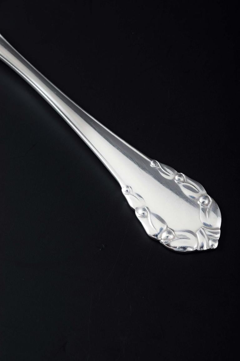 I PRODOTTI USATI SONO ESENTI DA TARIFFE DI IMPORTAZIONE PER I CLIENTI STATUNITENSI, BRITANNICI, AUSTRALIANI E CANADESI.   
PERTANTO, AL TUO ACQUISTO NON SI APPLICHERANNO TARIFFE DI IMPORTAZIONE. 

Georg Jensen, Danimarca
Cucchiaio da zucchero con