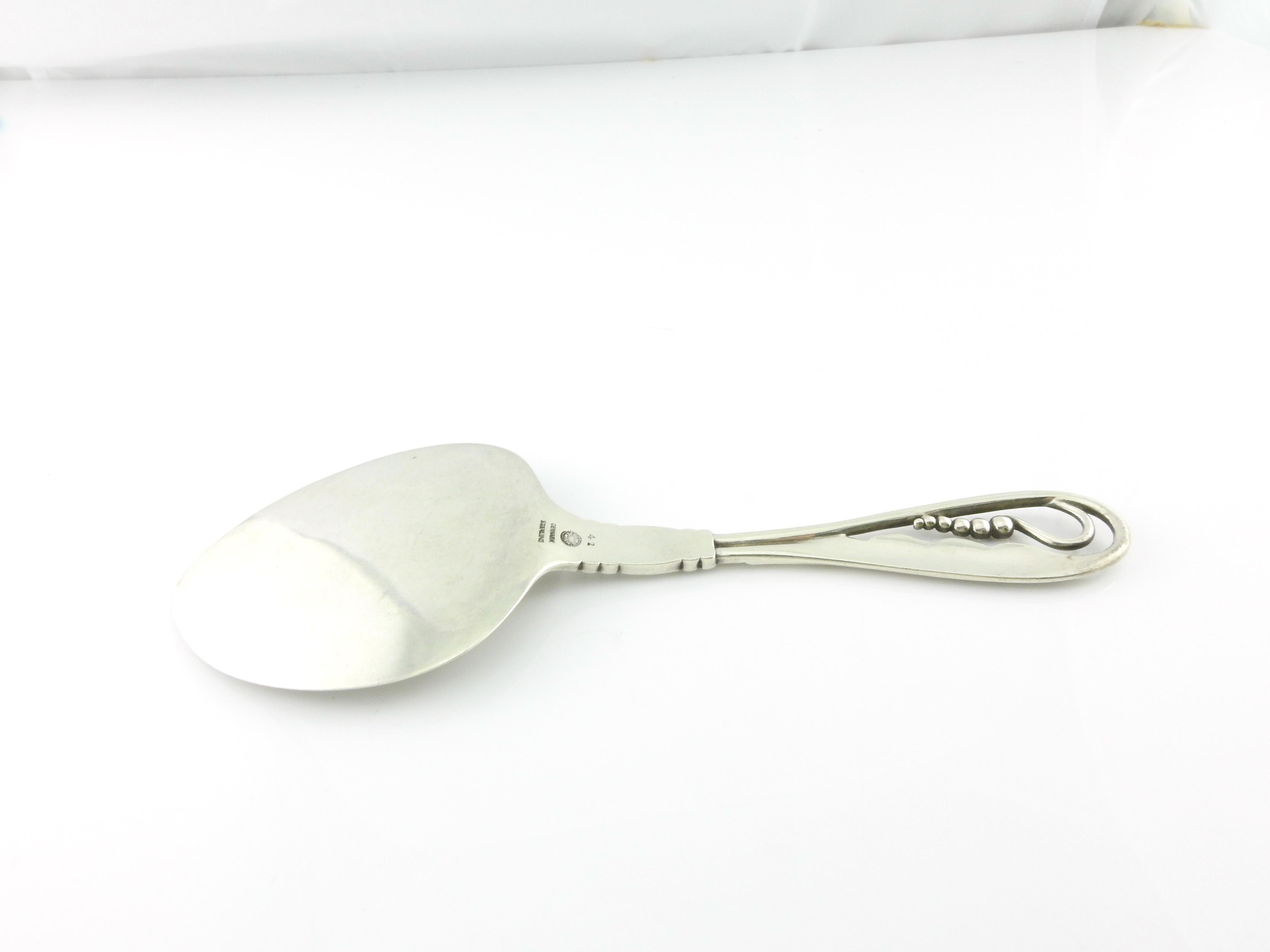 Georg Jensen Denmark Ornamental 42 Paté or Pastry Server In Good Condition For Sale In Washington Depot, CT